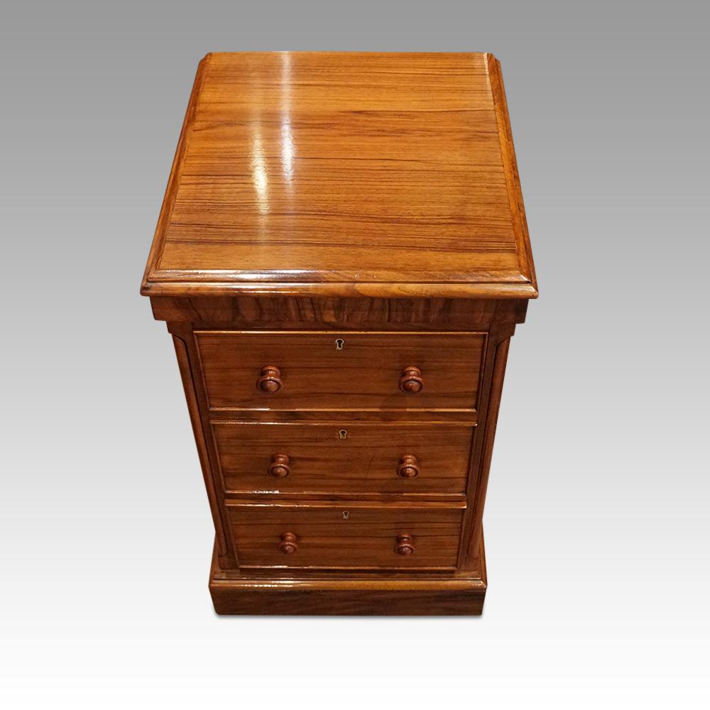 Pair of Victorian walnut bedside chests For Sale 3