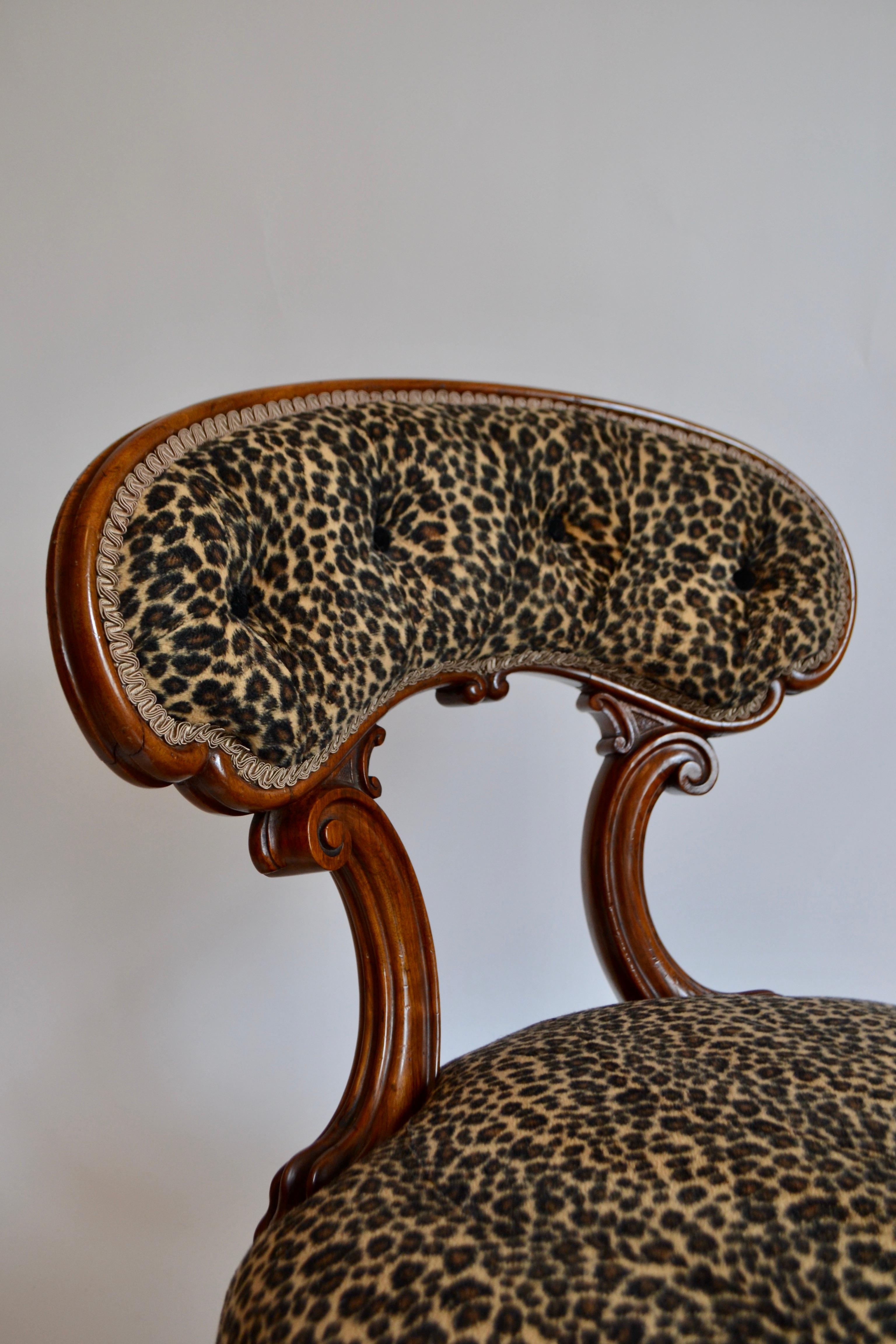 Pair of Victorian Walnut Chairs Upholstered in Faux Leopard Skin, 19th Century For Sale 1