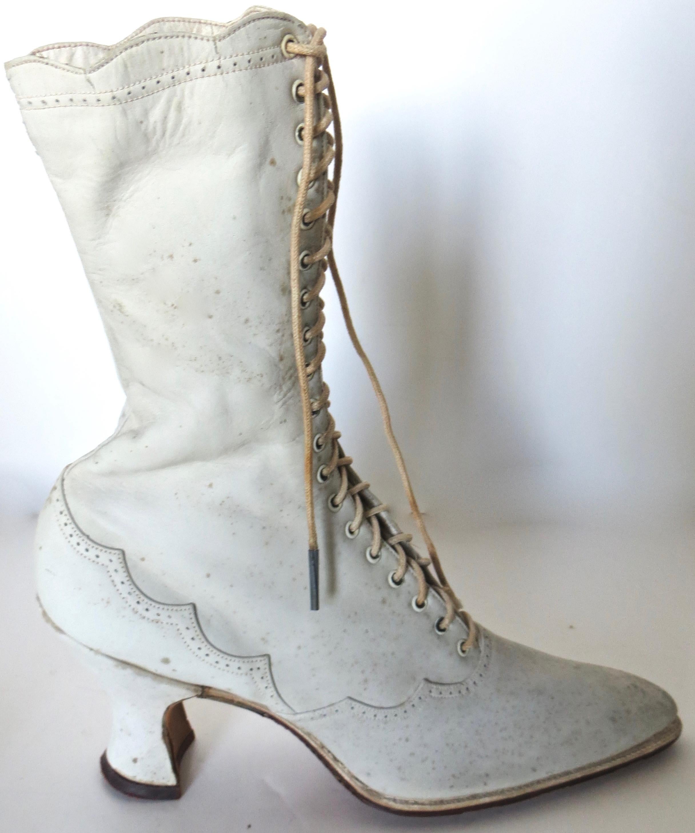 Pair of Victorian White Kid Leather Lady's Boots, American, Circa 1890 In Good Condition For Sale In Incline Village, NV