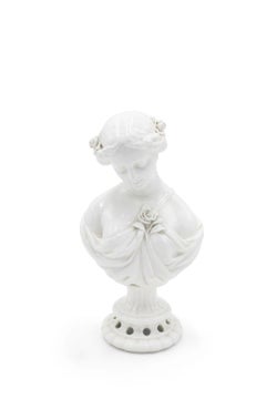 Coppia di busti femminili in porcellana bianca di epoca vittoriana