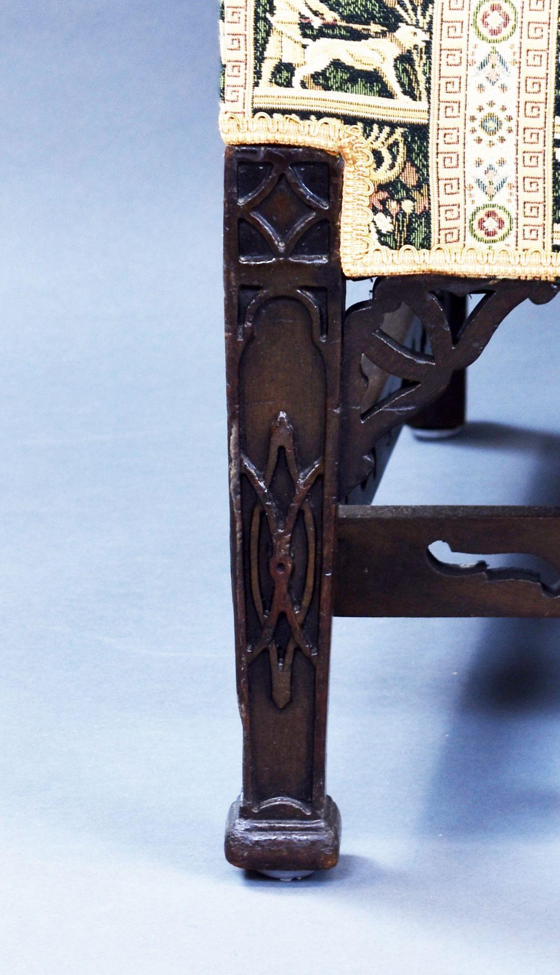 Paar viktorianische Sessel mit Flügelrücken im Angebot 3