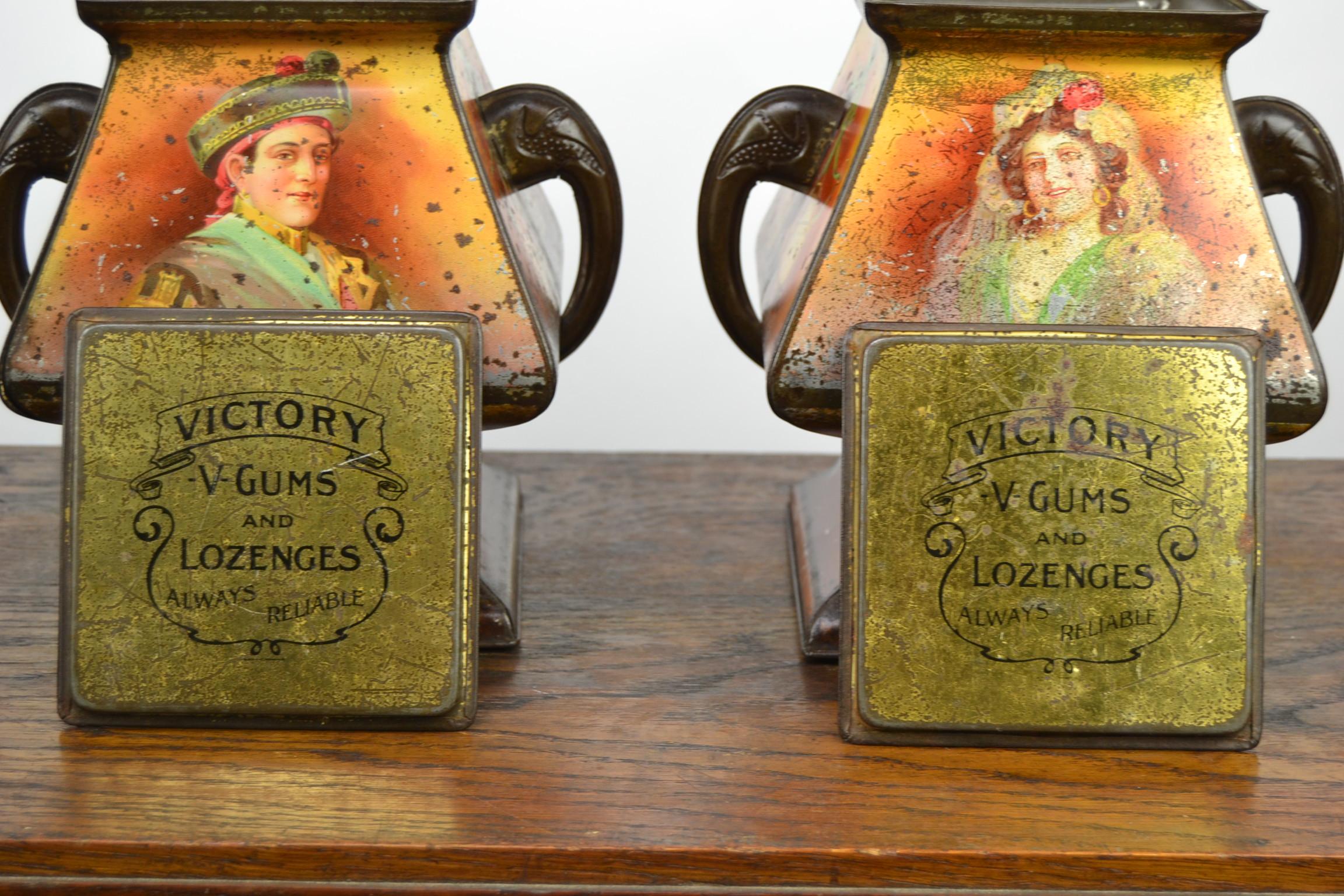 Paar von  Gummi Zinn Tinten Victory V., England, frühes 20. Jahrhundert im Angebot 3