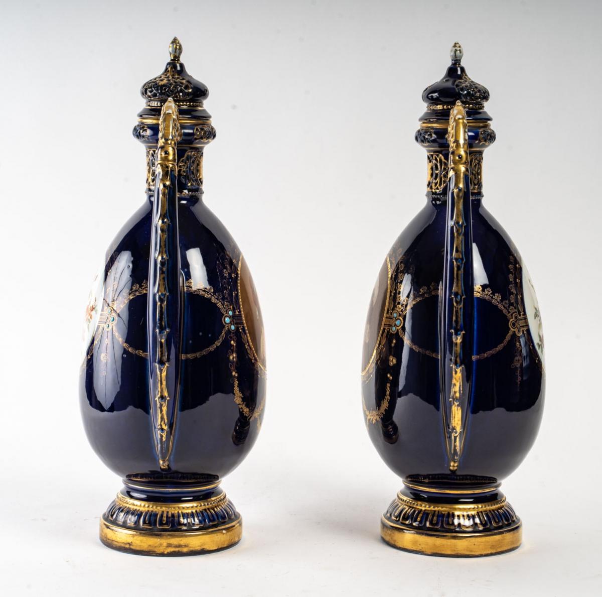 Pair of Vienna porcelain vases
Orientalist style, of high quality with a golden décor and an elegant portrait of a
From the Napoleon III period.
Measures: Height 40 cm, width at the handles 20 cm.