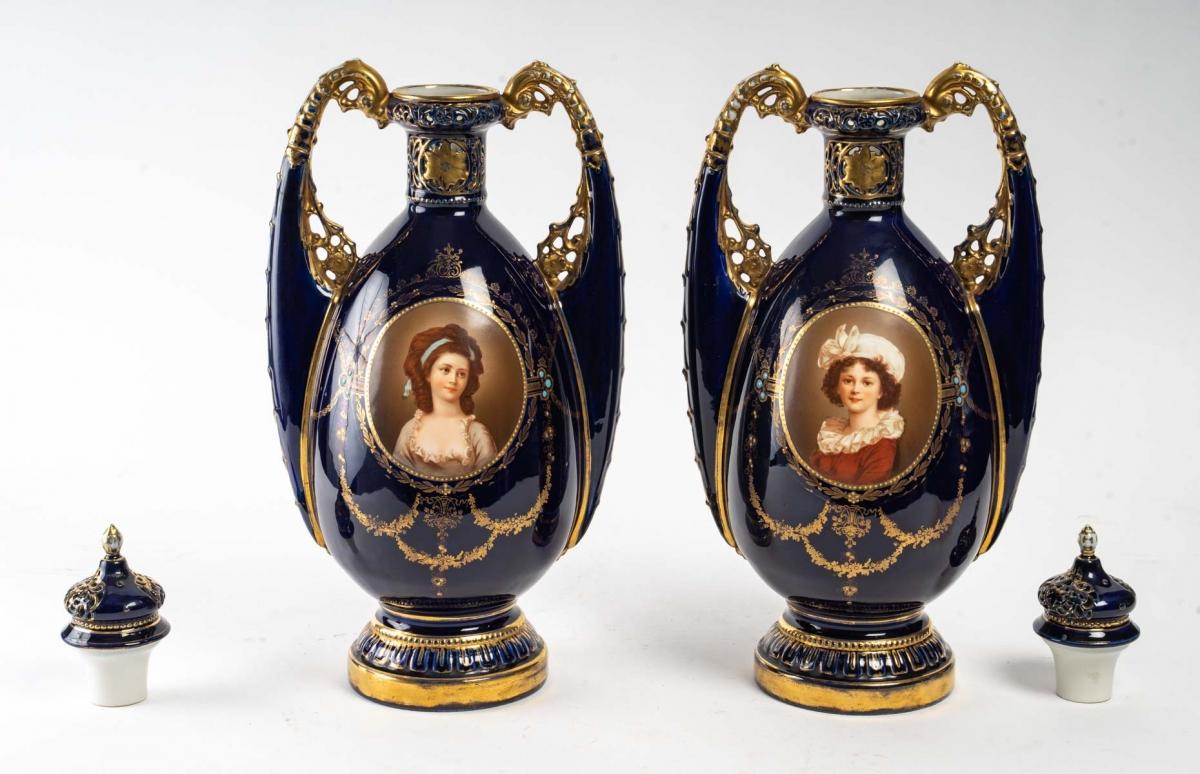 Pair of Vienna Porcelain Vases In Good Condition In Saint-Ouen, FR