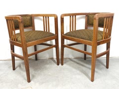 Pair of Vienna Secession Barrel or Tub Chairs in solid walnut, Austria 1910s