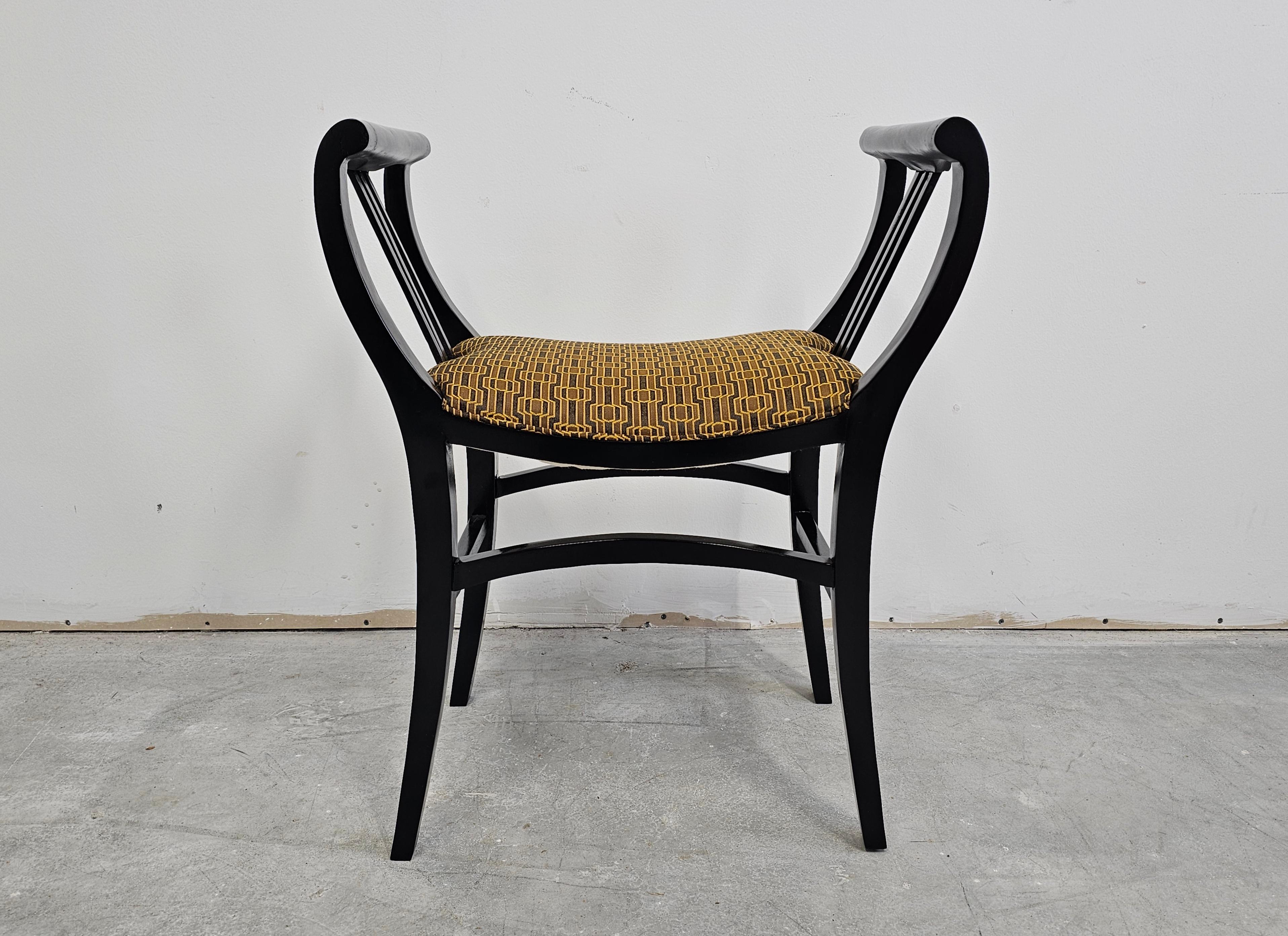 Paar Gondola-Hocker oder Causeuses aus der Wiener Sezession in schwarzem Lack, 1910er Jahre (Wiener Secession) im Angebot
