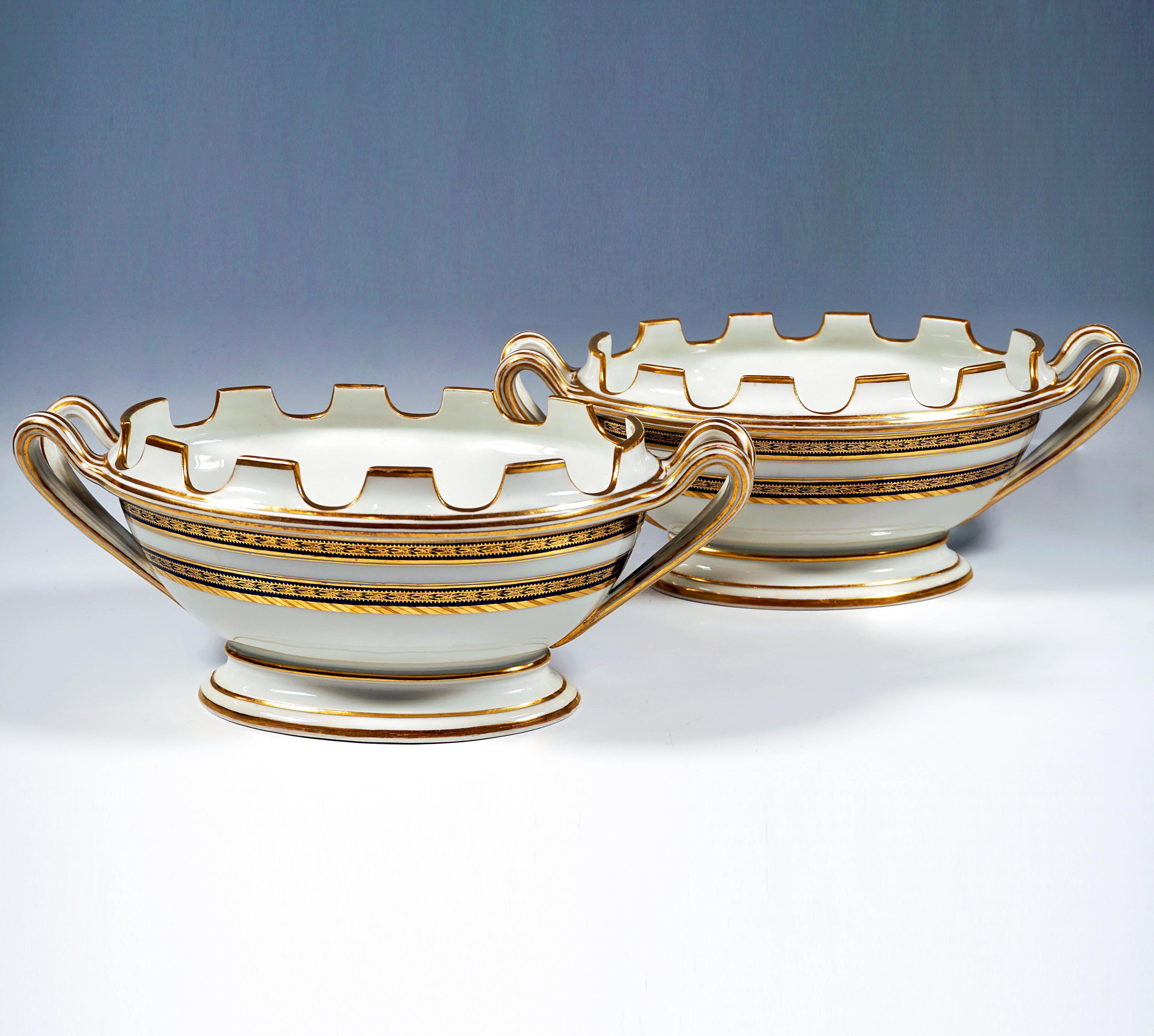 Pareja de enfriadores imperiales vieneses de porcelana, cobalto y oro, fechados en 1811 Imperio en venta