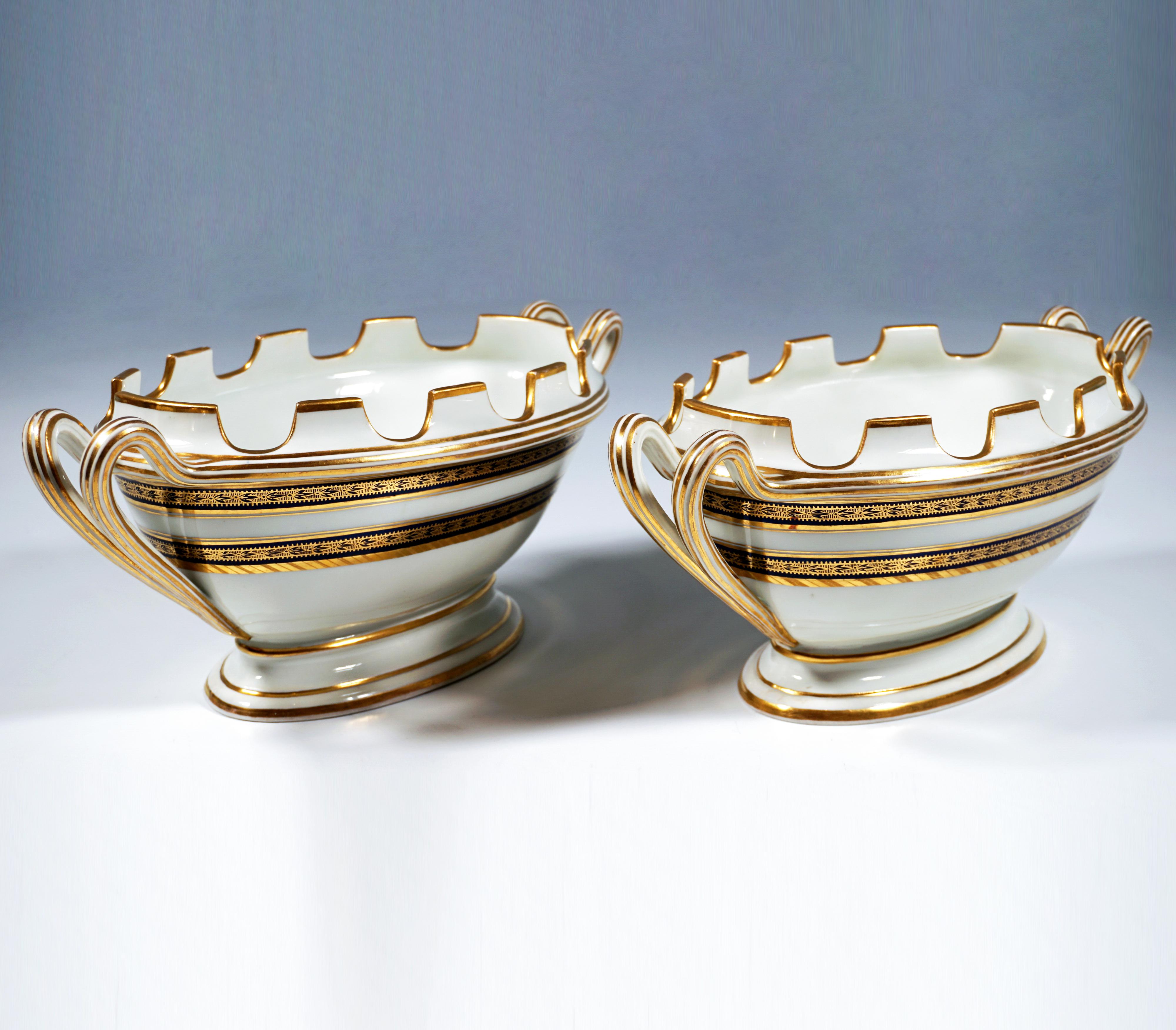 Pareja de enfriadores imperiales vieneses de porcelana, cobalto y oro, fechados en 1811 Austríaco en venta