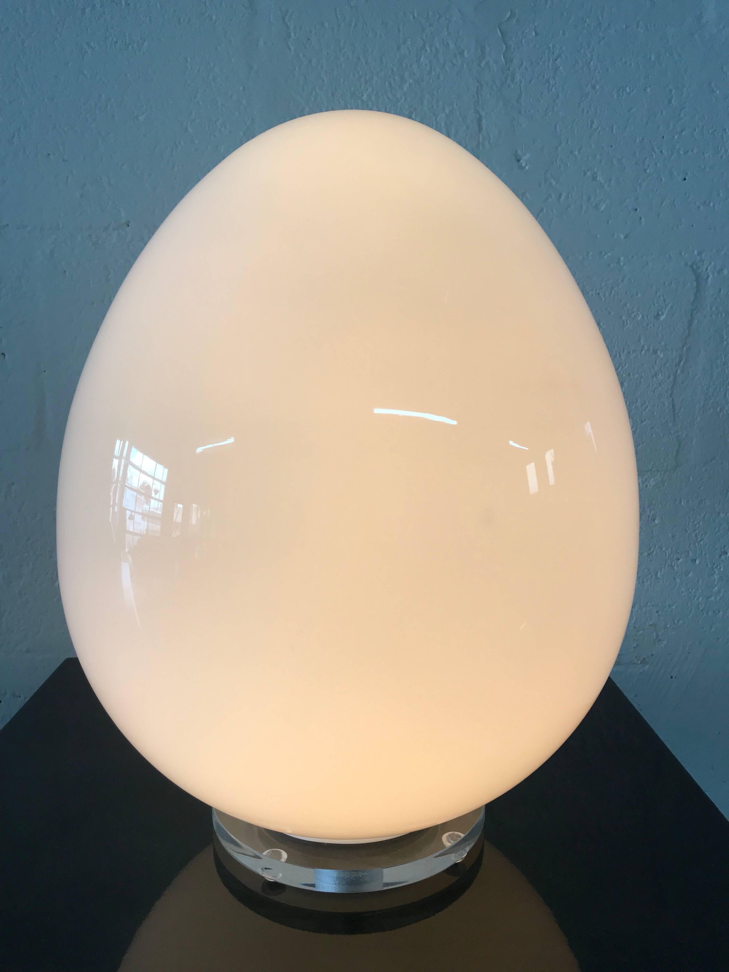 Pair of Vietri Murano Glass Egg Lamps In Good Condition In Miami, FL