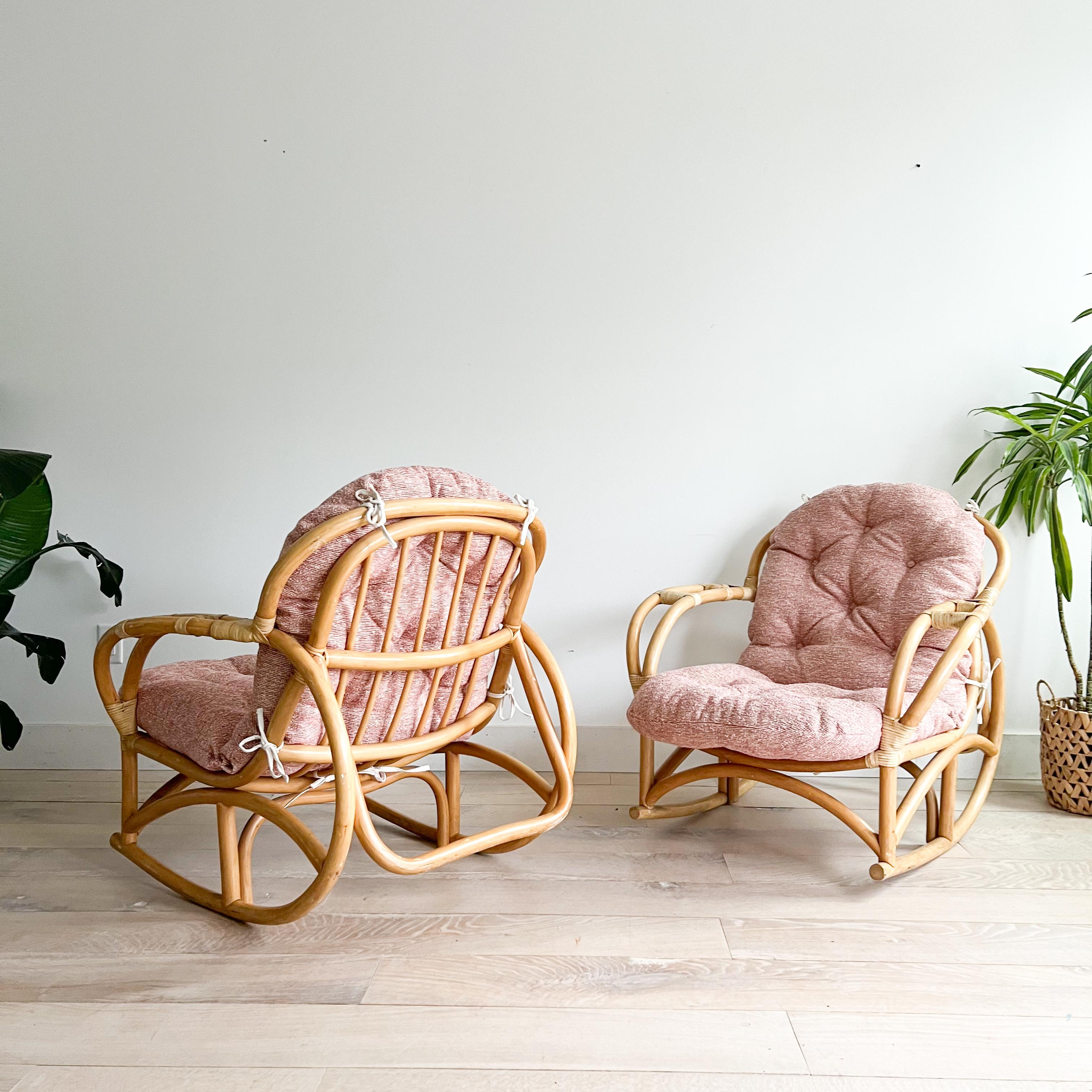 Paar Viggo Boesen Style Rattan Rocker Lounge Chairs - Neue Polsterung im Angebot 6