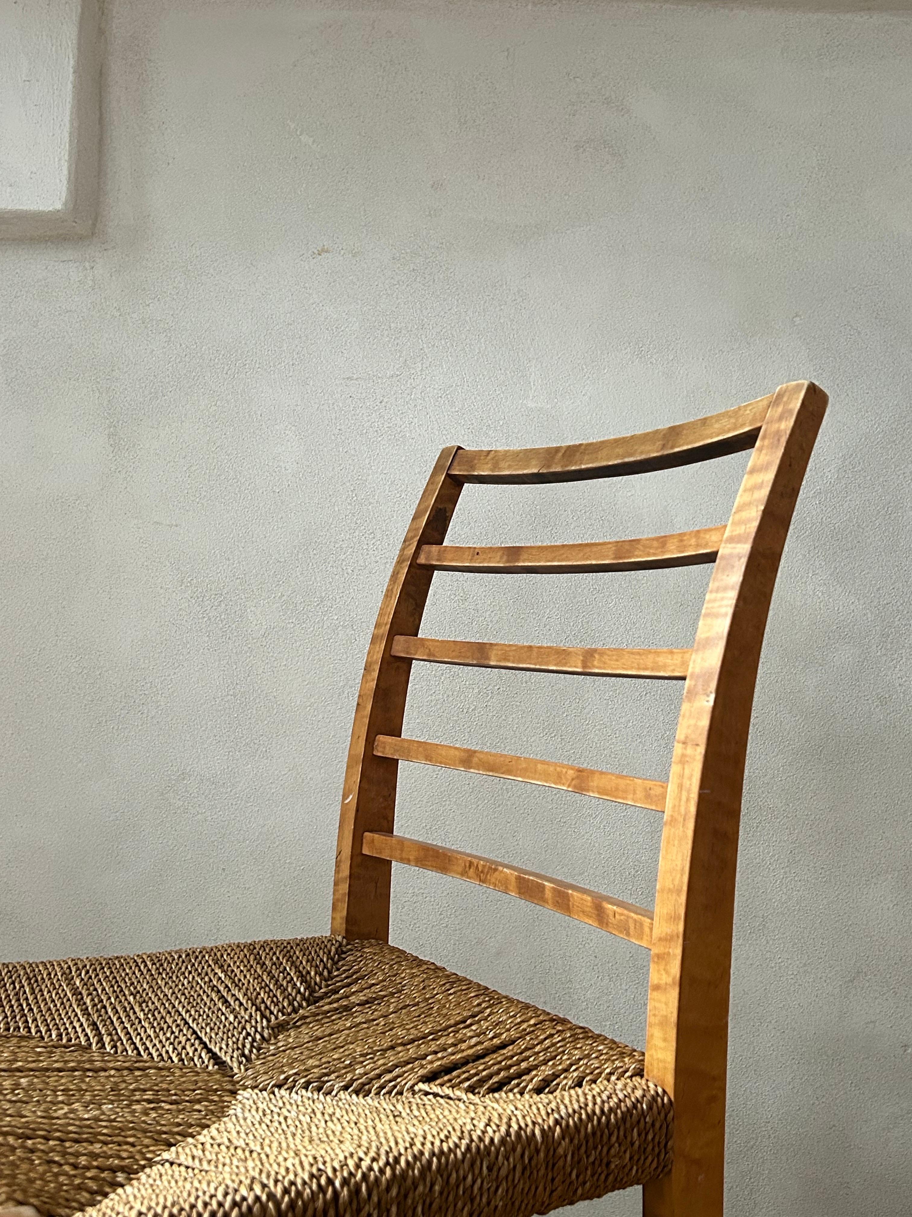 Art déco Paire de chaises Vilhelm Groth Hansen en bouleau flammé et gazon, Danemark C.C.1930 en vente