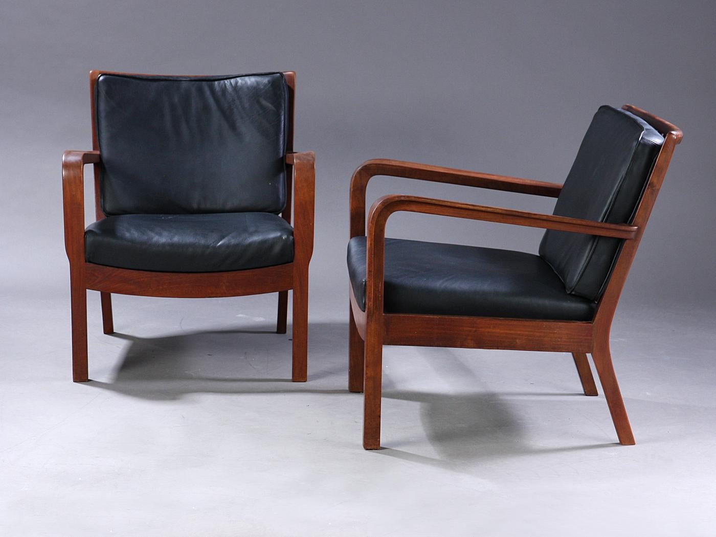 Mid-20th Century Pair of Vilhelm Lauritzen Low Armchairs in Cuba Mahogany, 1928-1930 For Sale