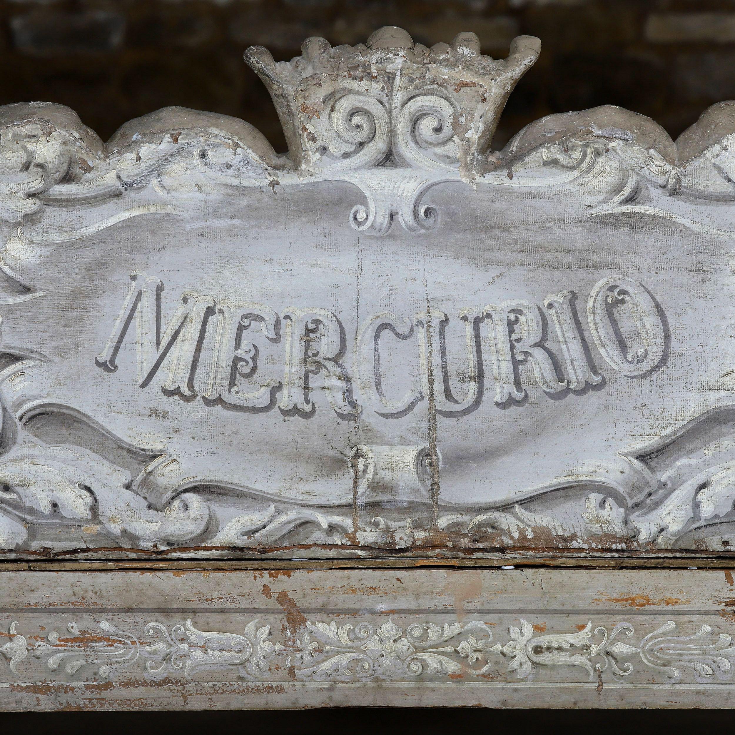 Paire de bancs Villa Suvera avec armoiries de la famille Lucchesi Palli en vente 9