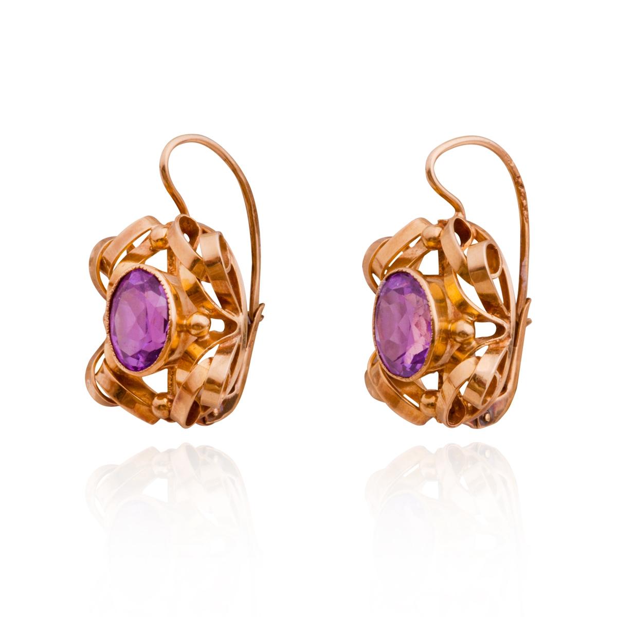 Pair of vintage 14 karat gold amethyst earrings, 1960s. The earrings are stamped and are in very good condition.

Year: 1960s
Origin: Czech Republic
Materials: Amethyst, 14 karat gold
Size: Height 2.5 cm x Width 1.5 cm
Condition: The earrings are in