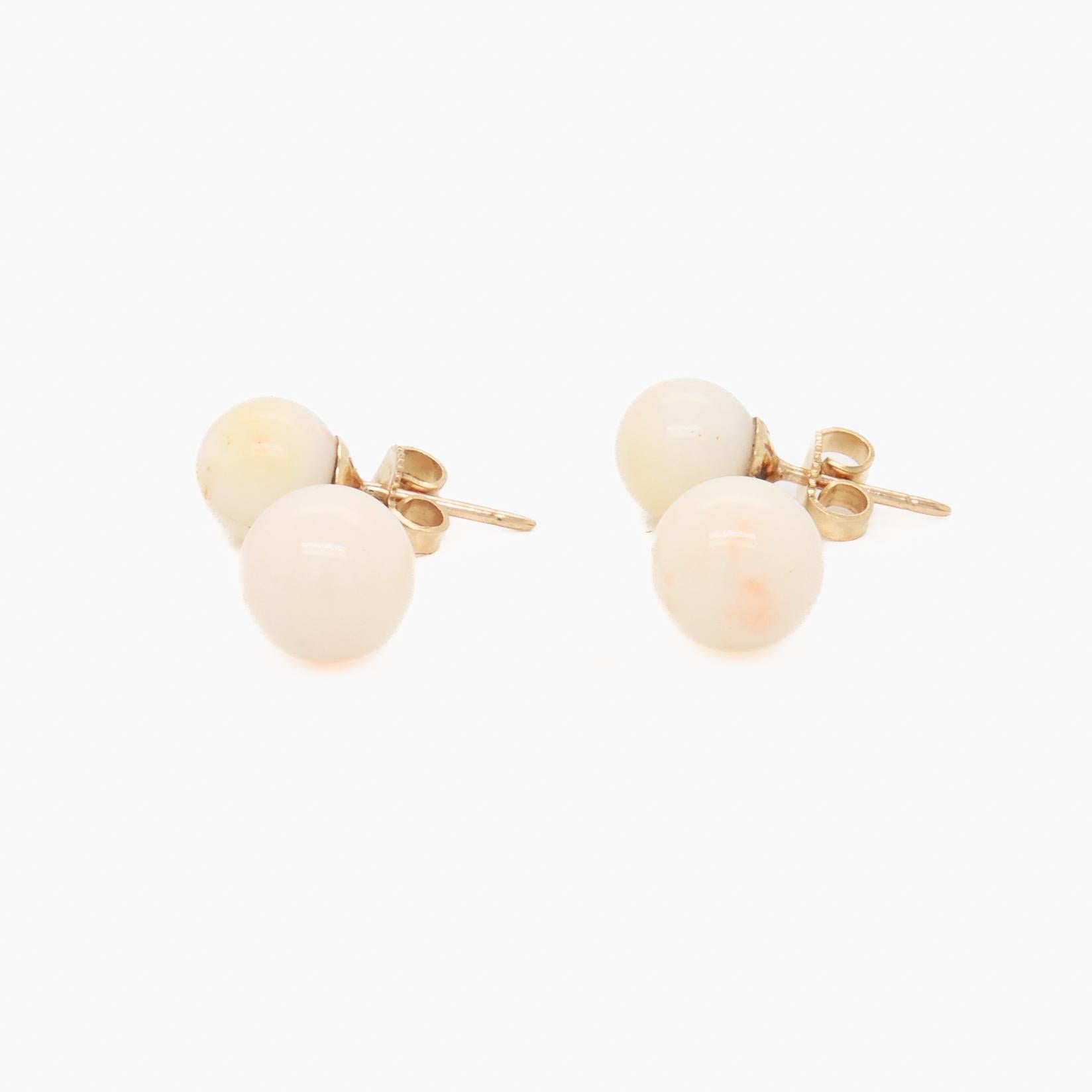 Coppia di orecchini pendenti in oro 14K e perle con doppio corallo in vendita 6