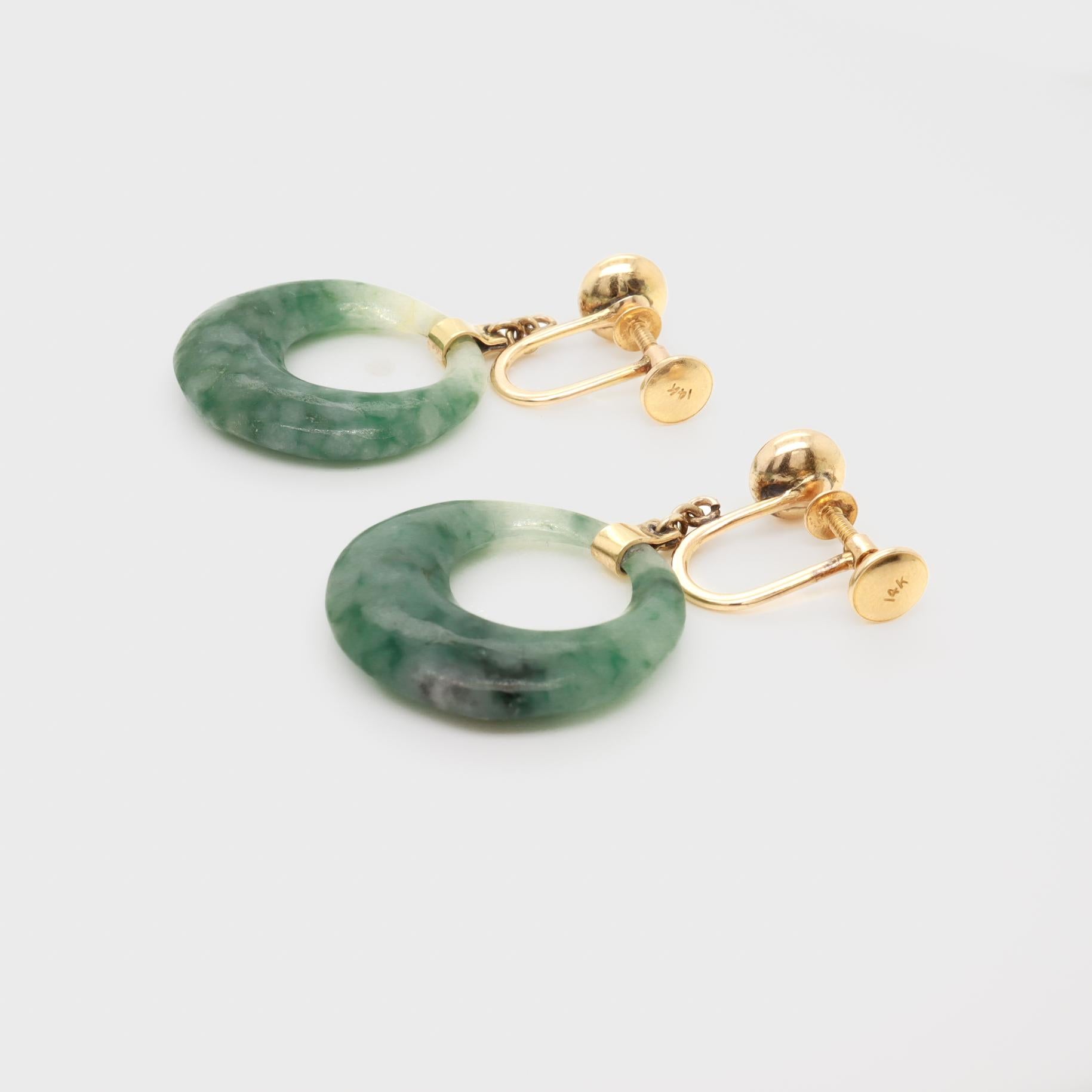 Pair of Vintage 14k Yellow Gold and Spinach Jade Hoop Screw Back Earrings For Sale 6
