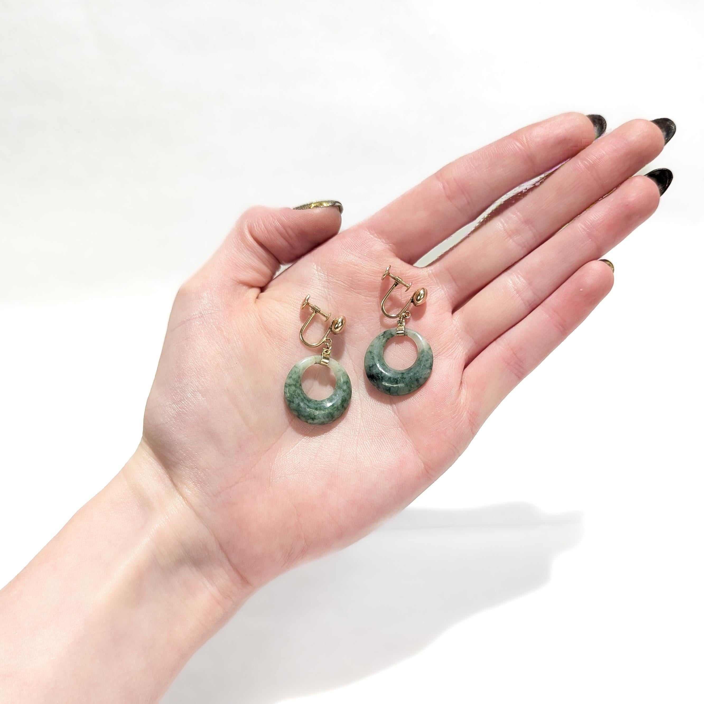 Retro Pair of Vintage 14k Yellow Gold and Spinach Jade Hoop Screw Back Earrings For Sale