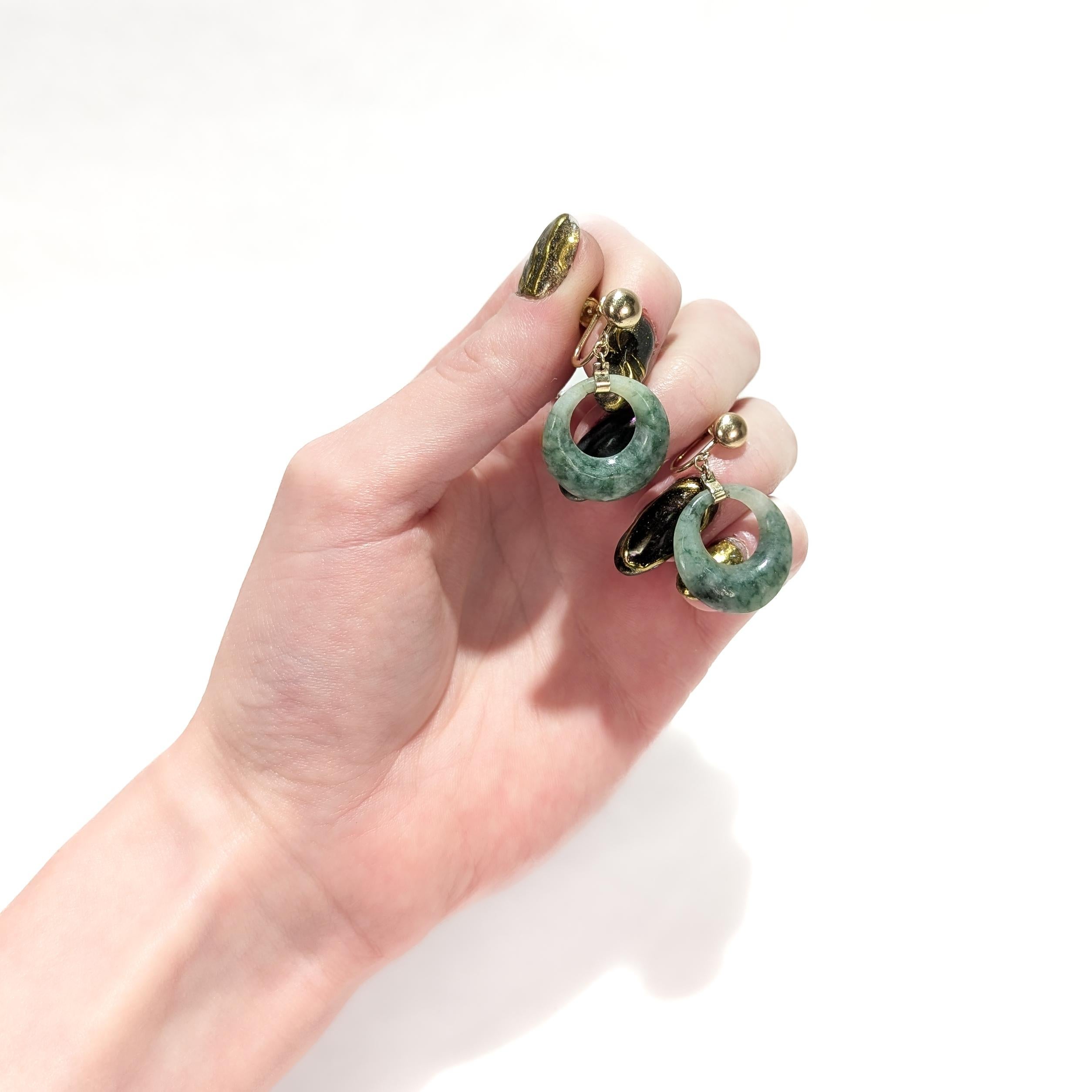 Round Cut Pair of Vintage 14k Yellow Gold and Spinach Jade Hoop Screw Back Earrings For Sale