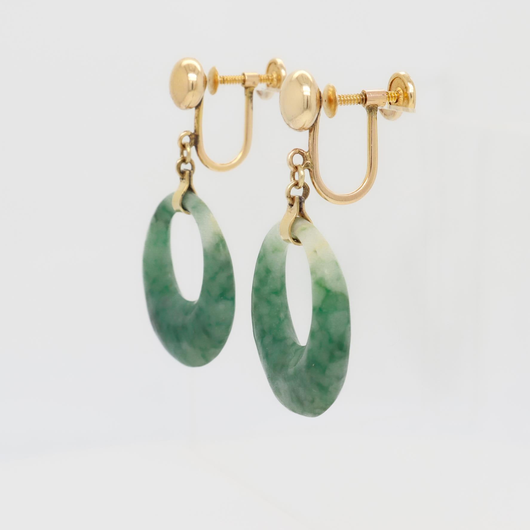 Women's Pair of Vintage 14k Yellow Gold and Spinach Jade Hoop Screw Back Earrings For Sale