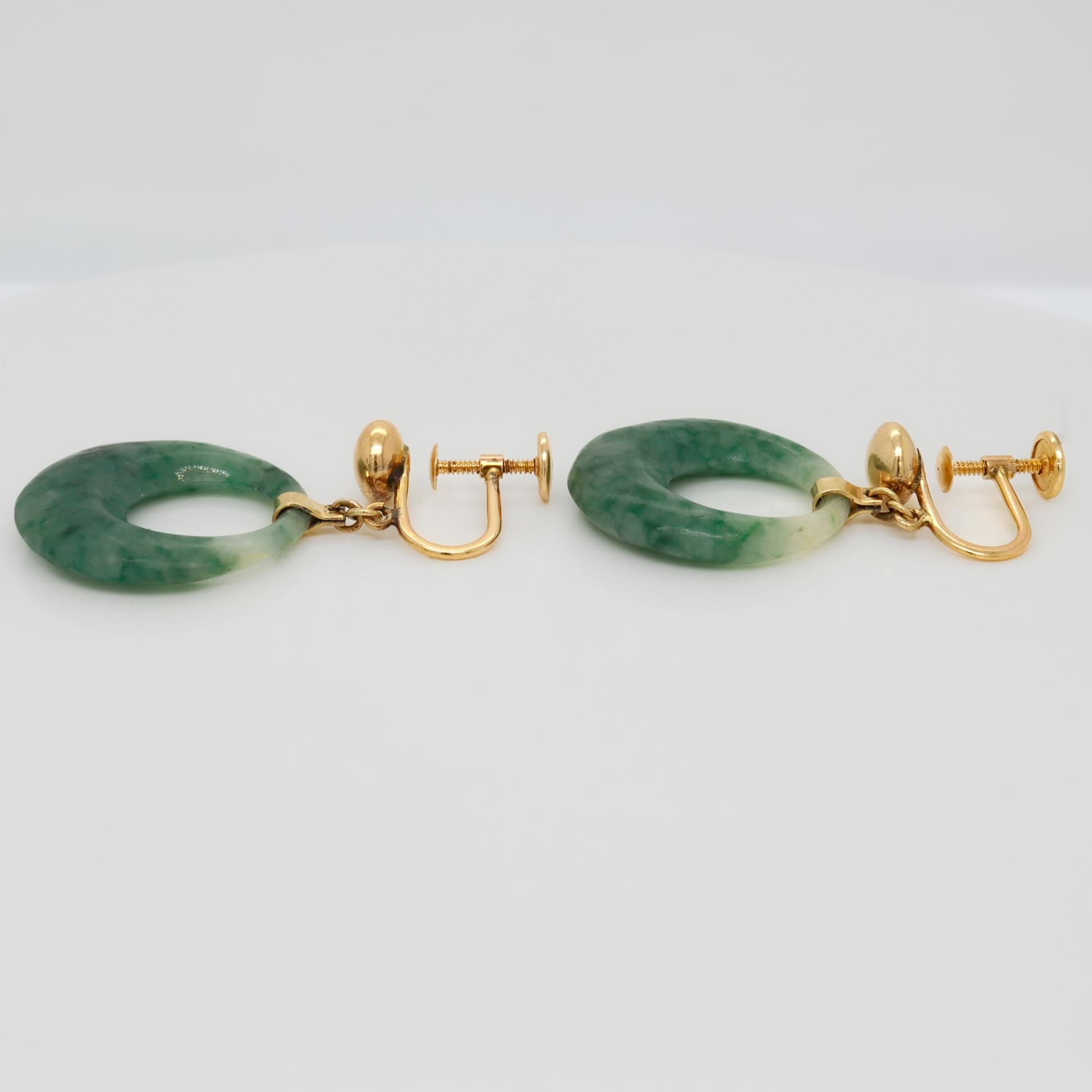 Pair of Vintage 14k Yellow Gold and Spinach Jade Hoop Screw Back Earrings For Sale 3
