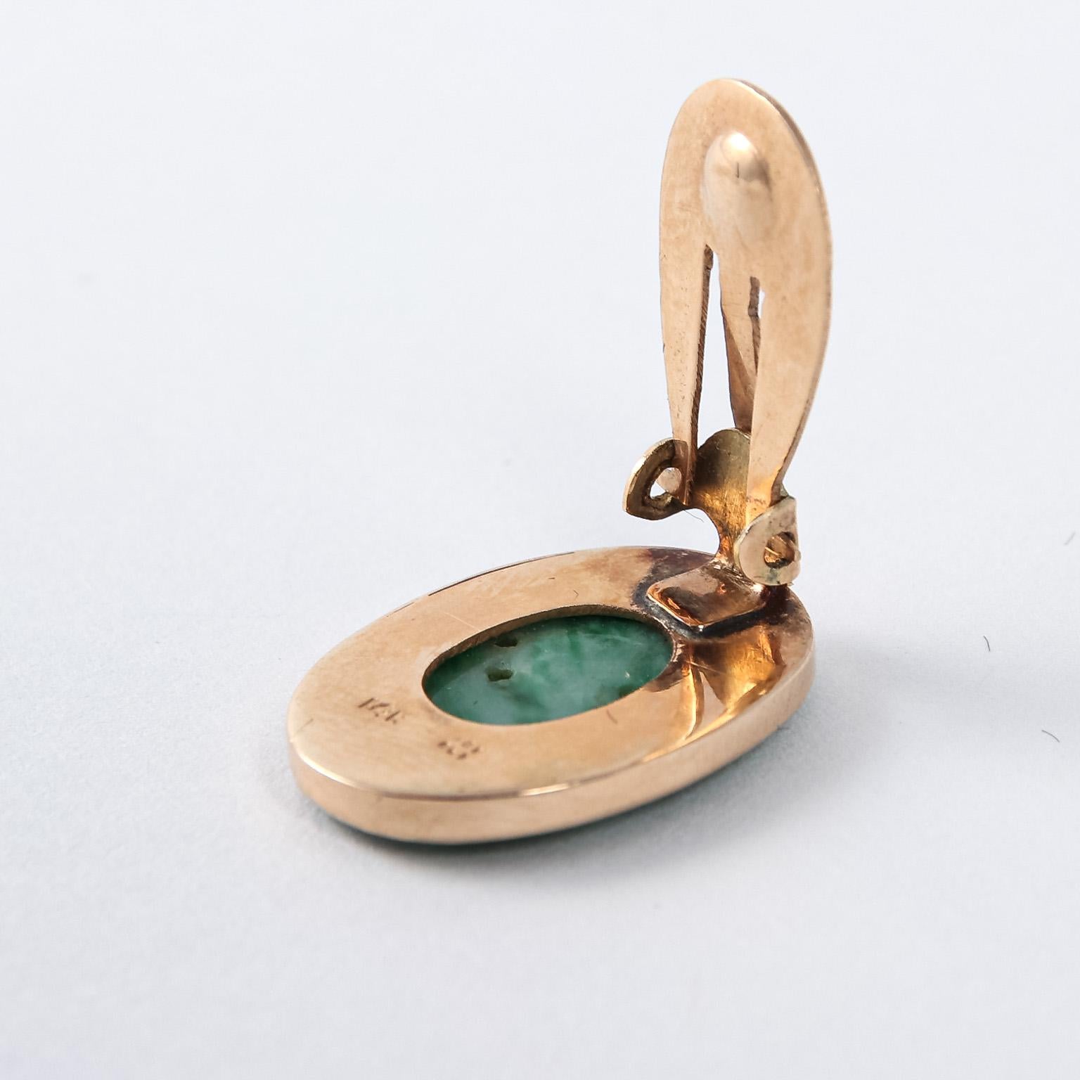 Pair of Vintage 14 Karat Yellow Gold Carved Jadeite Jade Clip-On Earrings For Sale 7