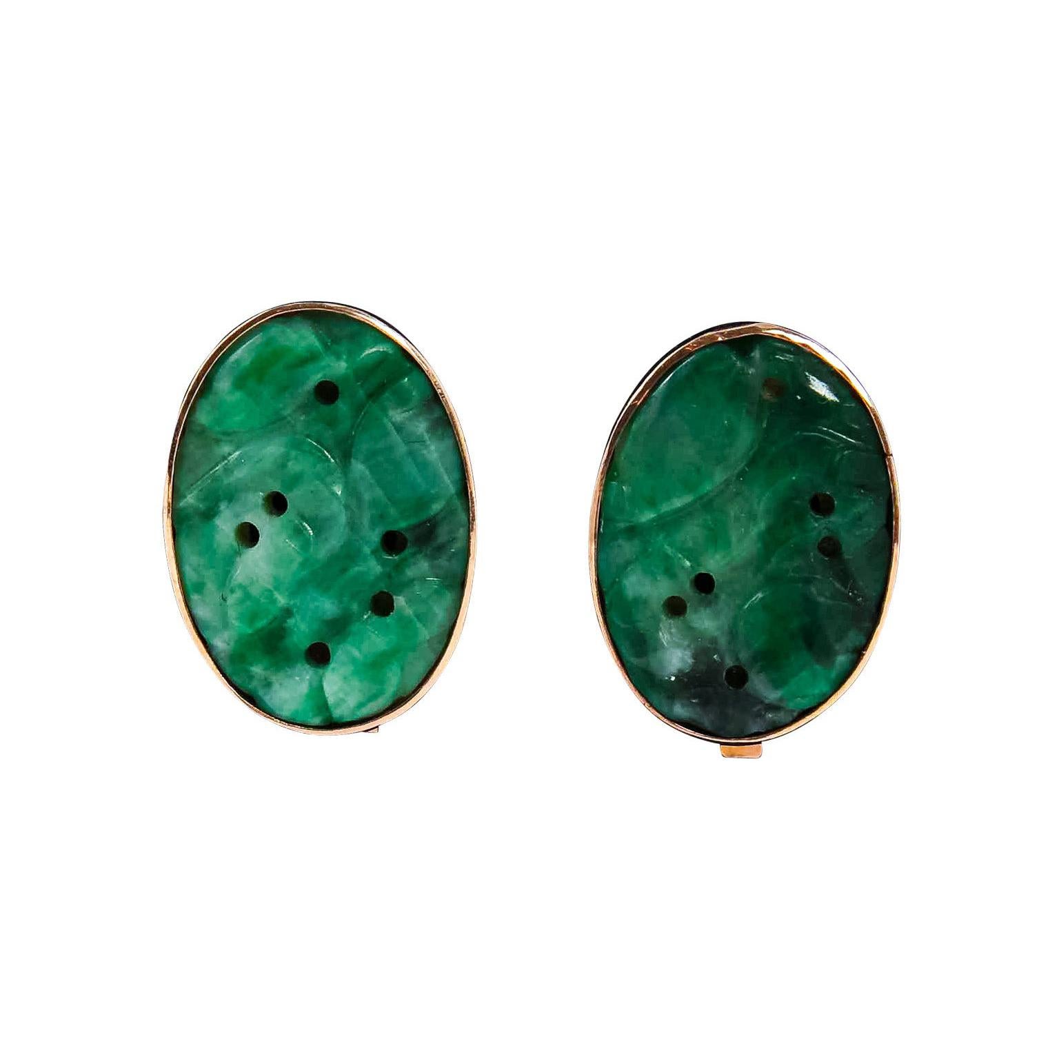 Pair of Vintage 14 Karat Yellow Gold Carved Jadeite Jade Clip-On Earrings For Sale