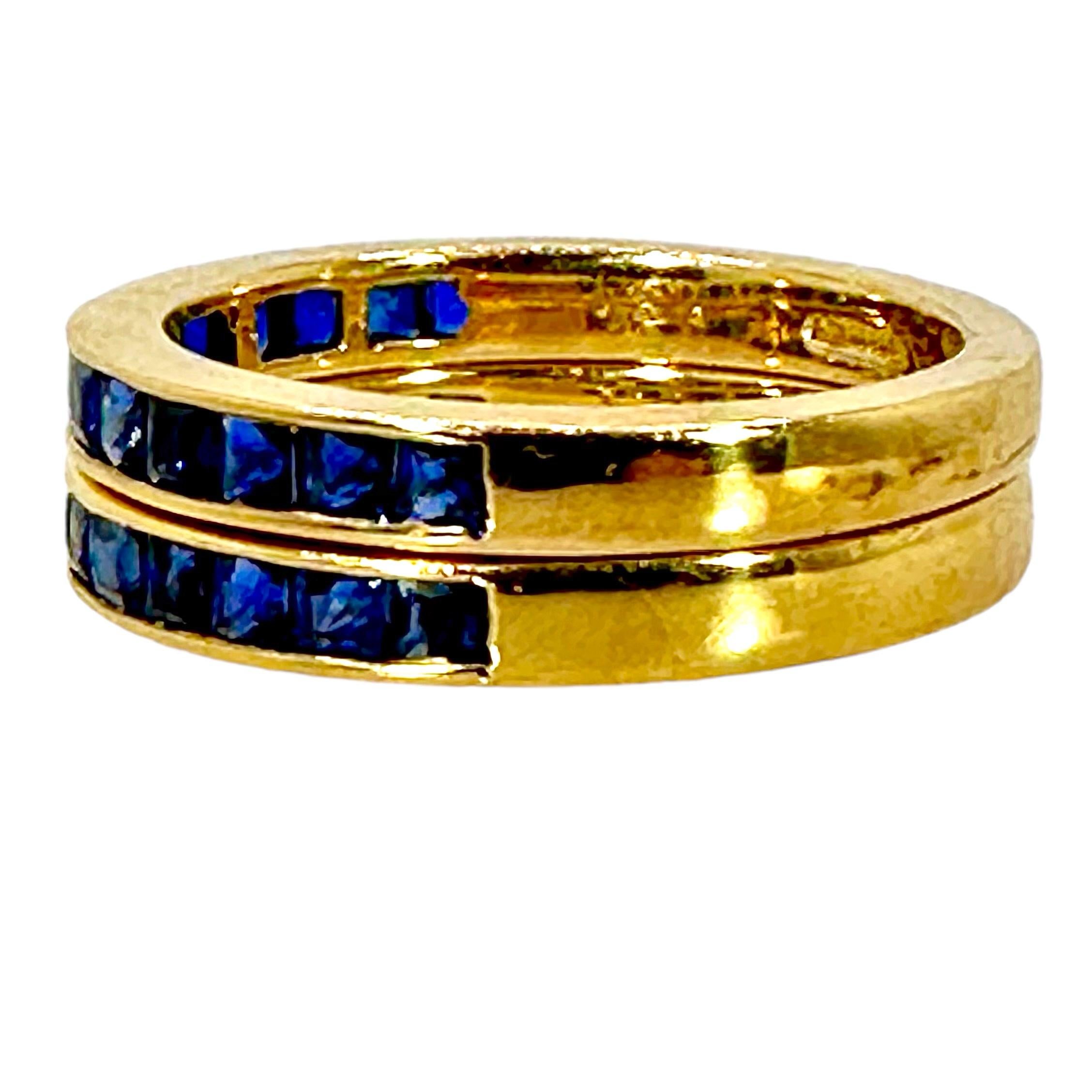 Pair of Vintage 18k Yellow Gold Bands With Square Cut Sapphires Across The Top In Good Condition For Sale In Palm Beach, FL