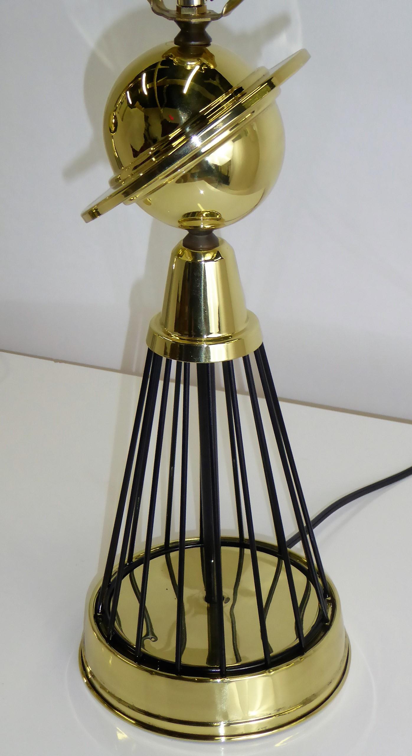 Pair of Vintage 1940s Brass and Wire Saturn Table Lamps In Excellent Condition In Miami, FL