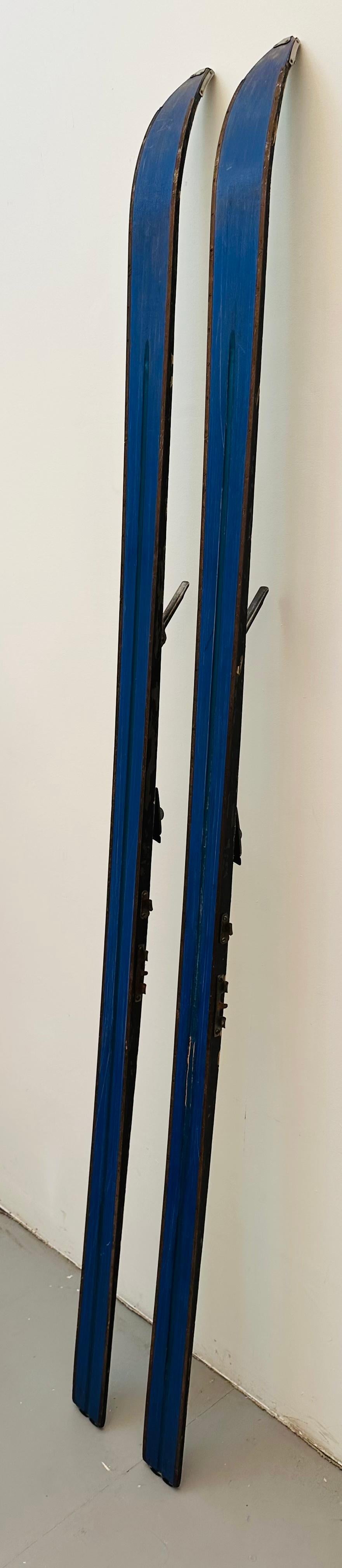 Pair of Vintage 1950s German Schonherr Superspeed Wooden Skis with Bindings For Sale 11
