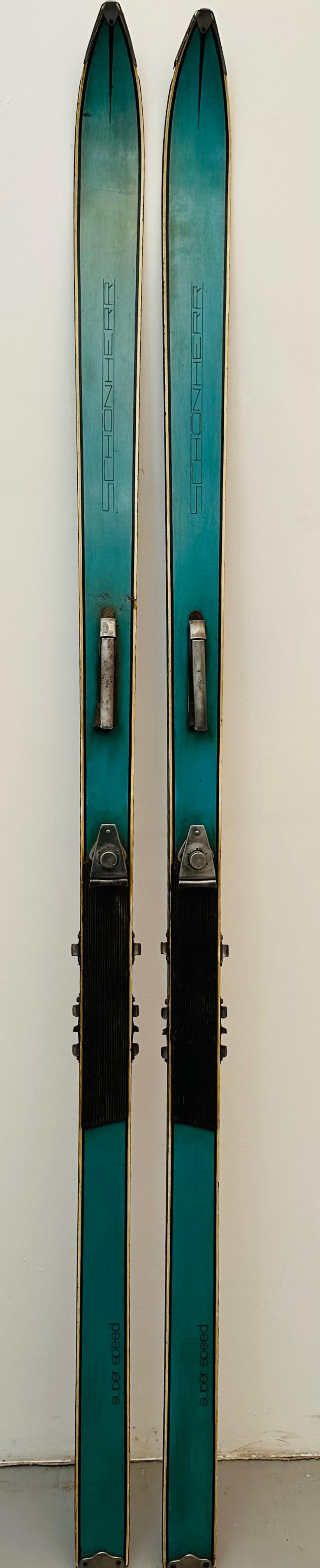 Pair of vintage German Schonherr Superspeed wooden skis with bindings.  In good vintage used condition considering their age which I believe to be around 1950s/60s.  Please refer to the images for their condition.

For decoration purposes only in