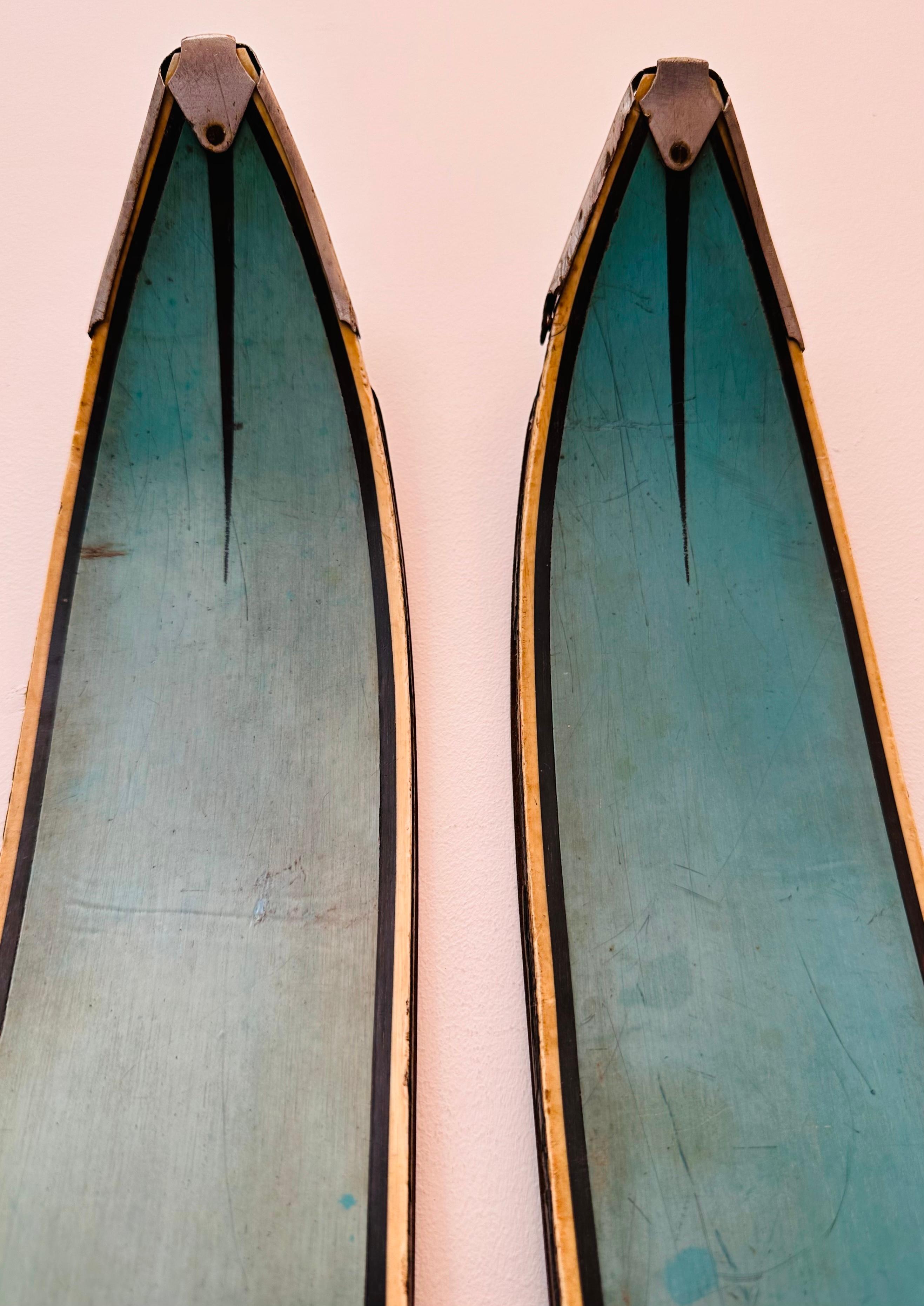 Rustic Pair of Vintage 1950s German Schonherr Superspeed Wooden Skis with Bindings For Sale