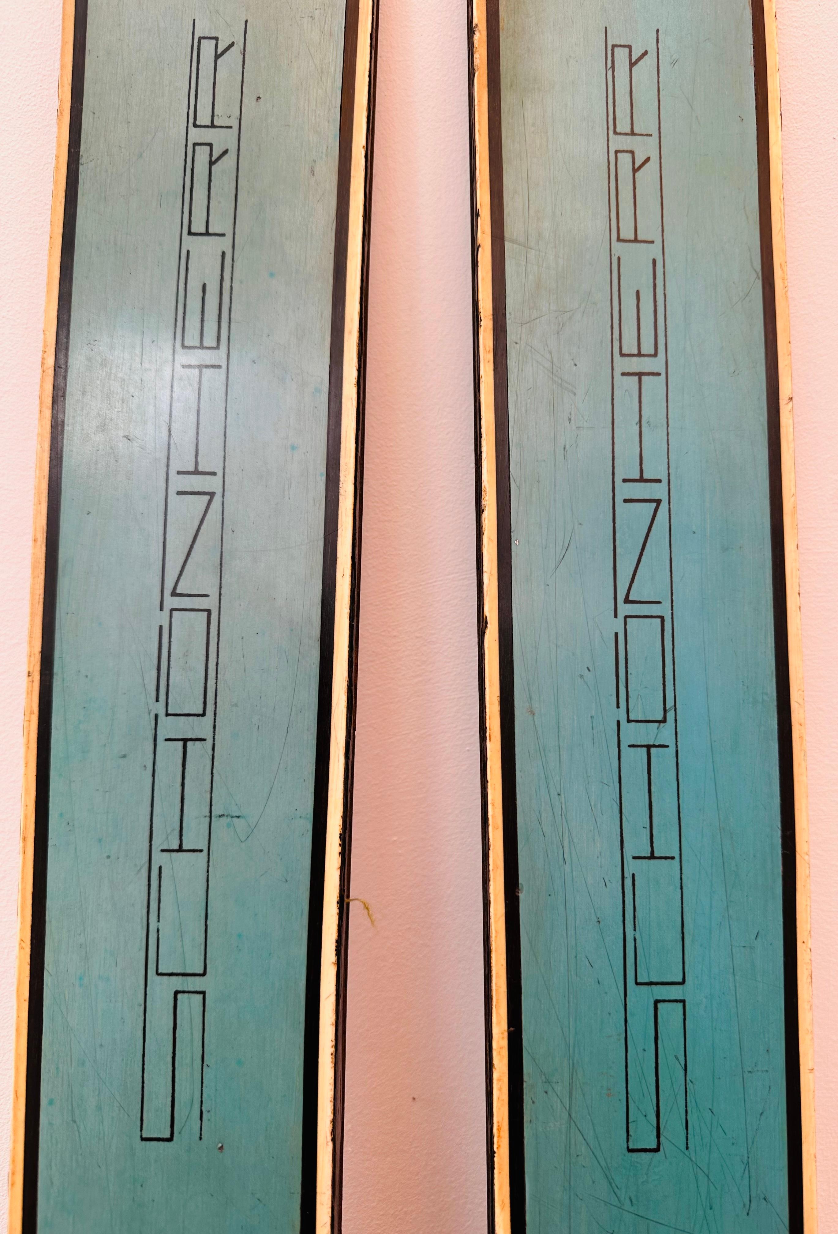 Pair of Vintage 1950s German Schonherr Superspeed Wooden Skis with Bindings In Fair Condition For Sale In London, GB