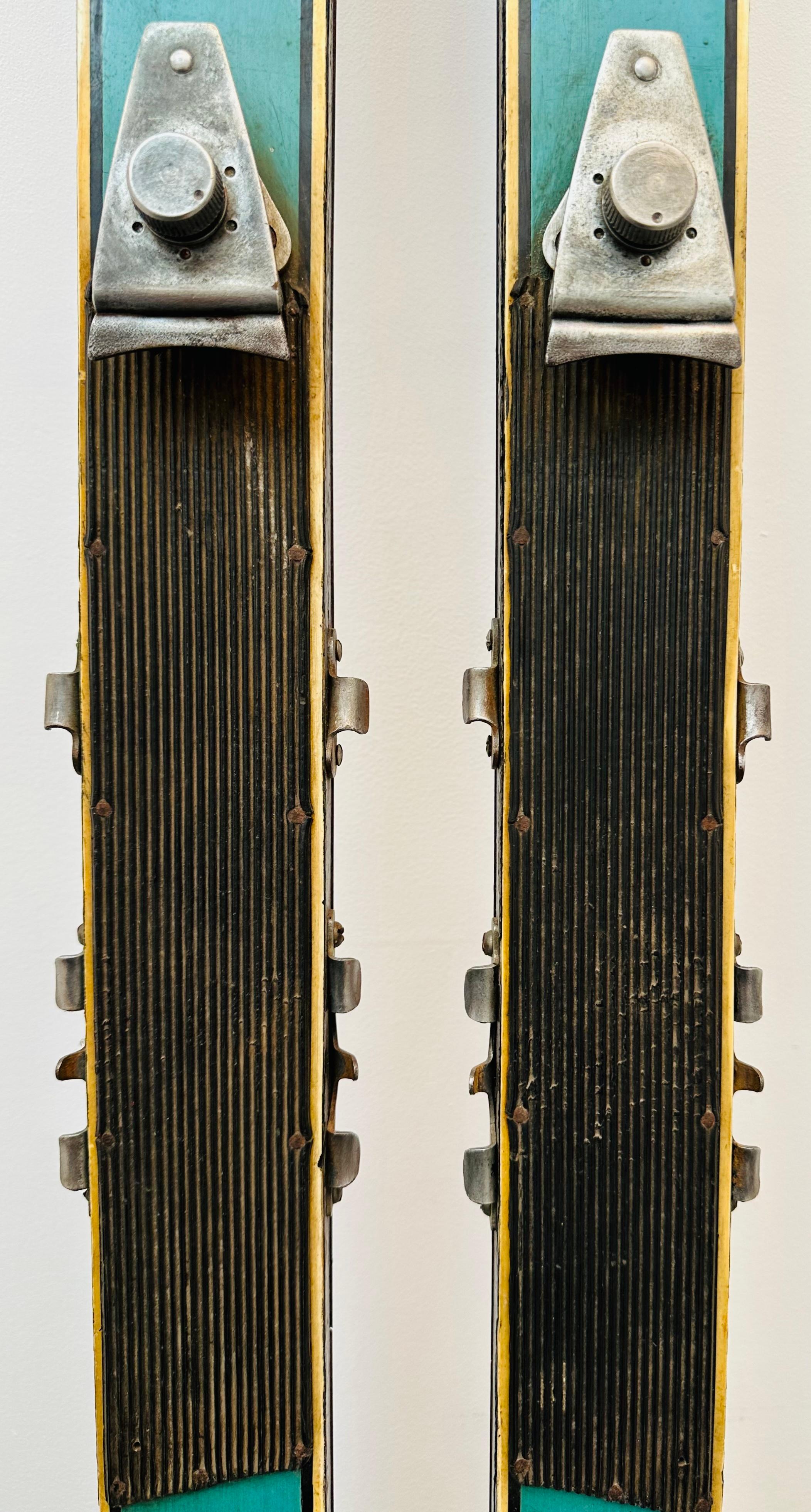 Pair of Vintage 1950s German Schonherr Superspeed Wooden Skis with Bindings For Sale 1
