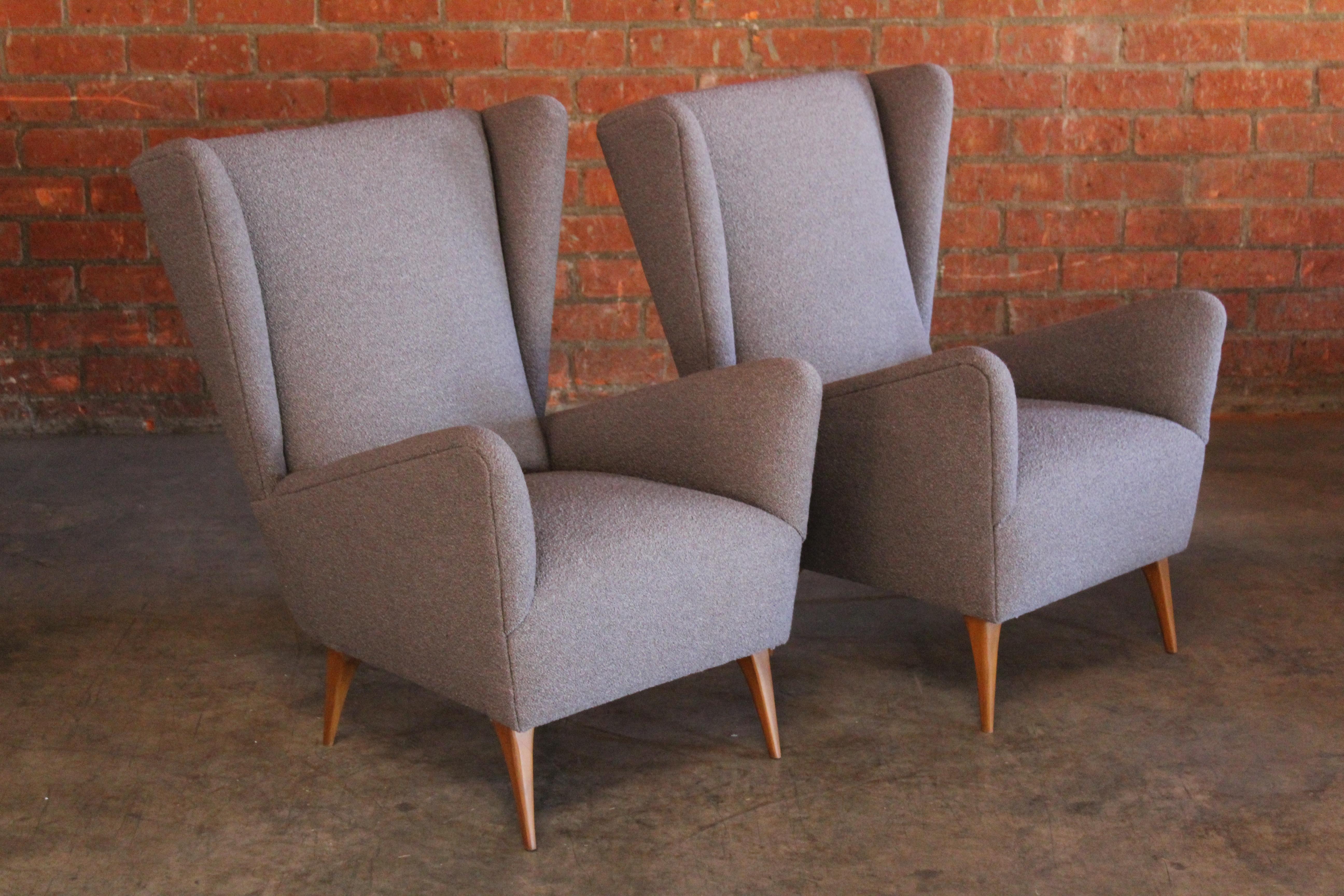 Pair of Vintage 1950s Italian Lounge Chairs in Grey Bouclé For Sale 4