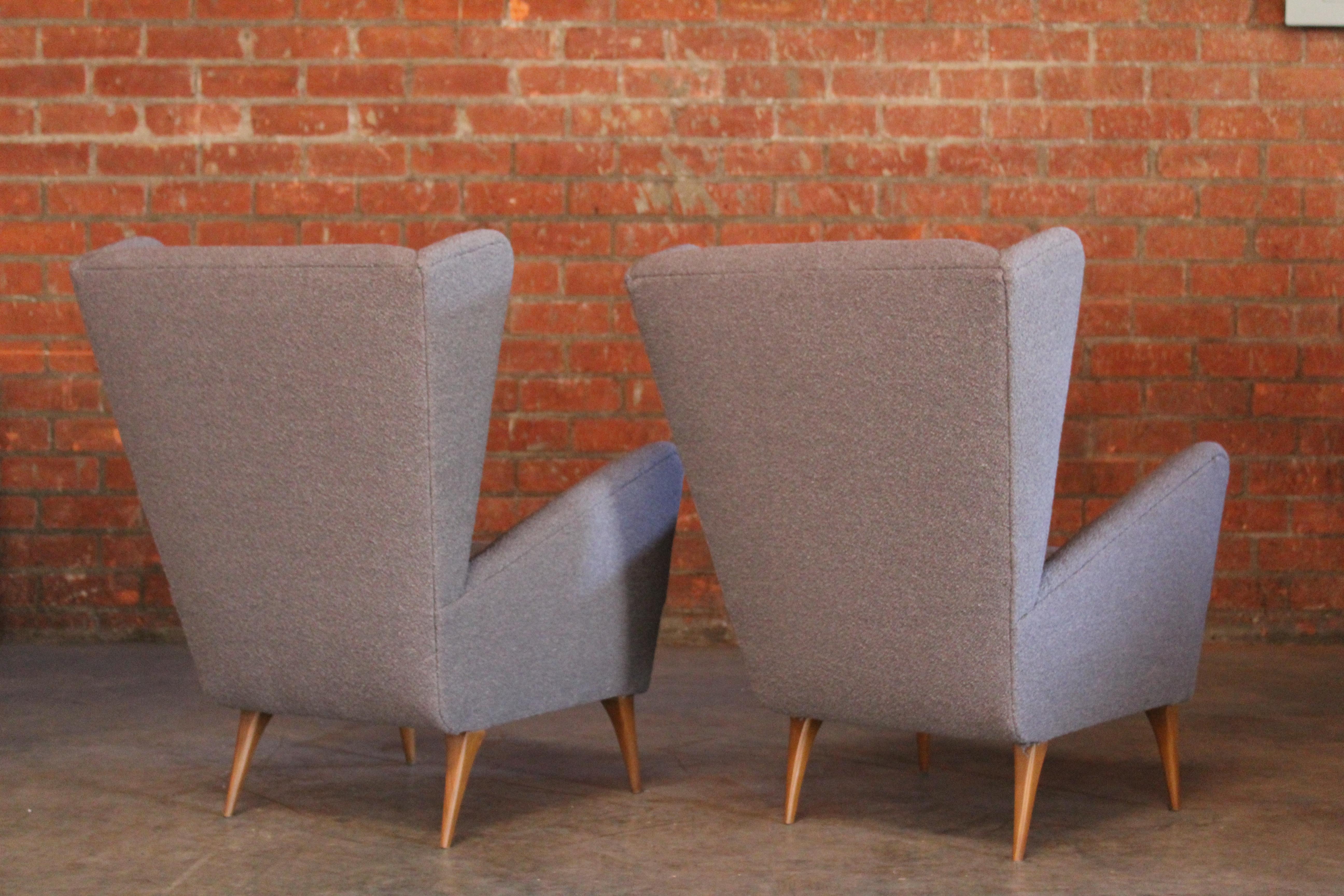 Pair of Vintage 1950s Italian Lounge Chairs in Grey Bouclé For Sale 10