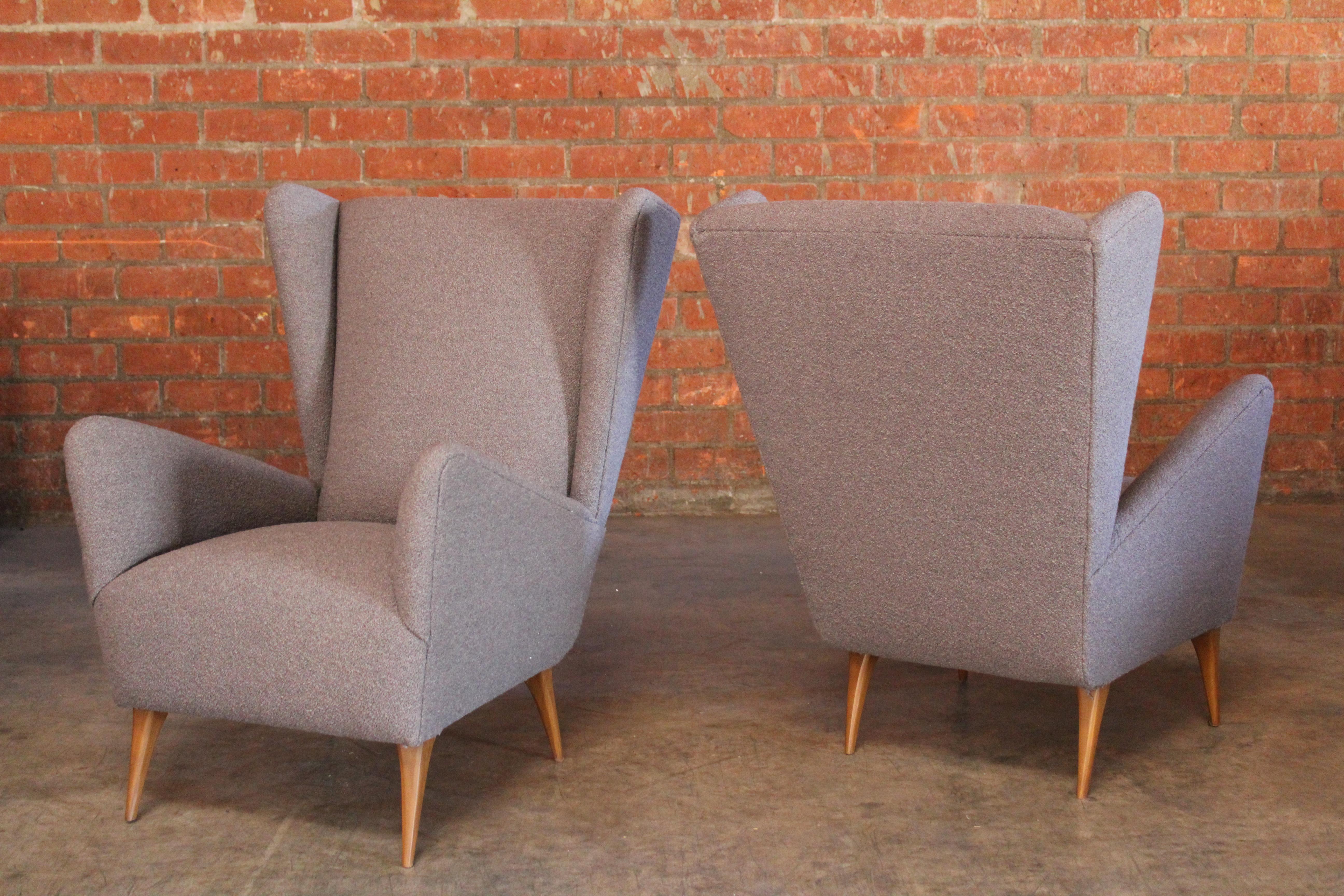 Pair of Vintage 1950s Italian Lounge Chairs in Grey Bouclé For Sale 12
