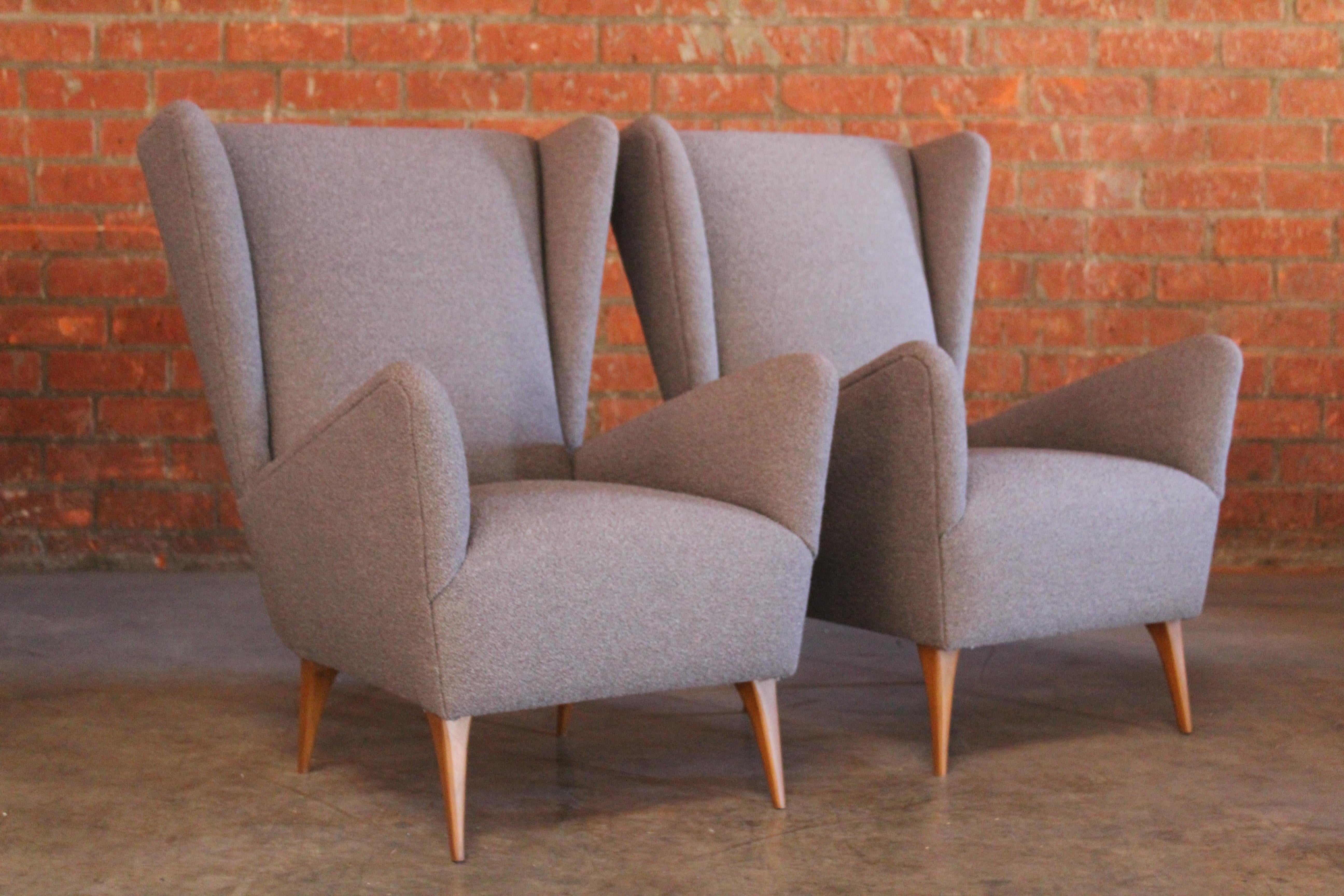 Mid-Century Modern Pair of Vintage 1950s Italian Lounge Chairs in Grey Bouclé For Sale