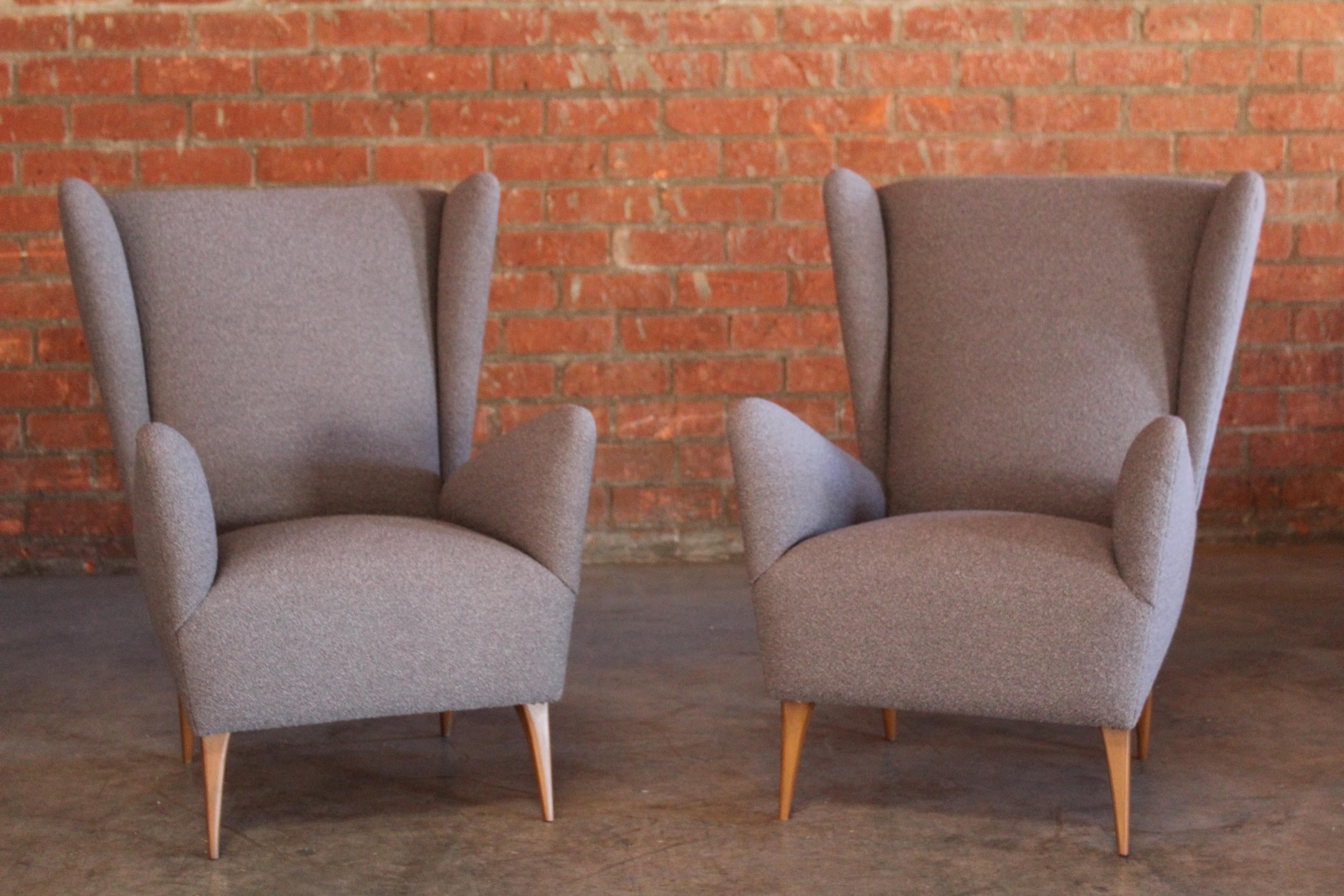 Pair of Vintage 1950s Italian Lounge Chairs in Grey Bouclé For Sale 1