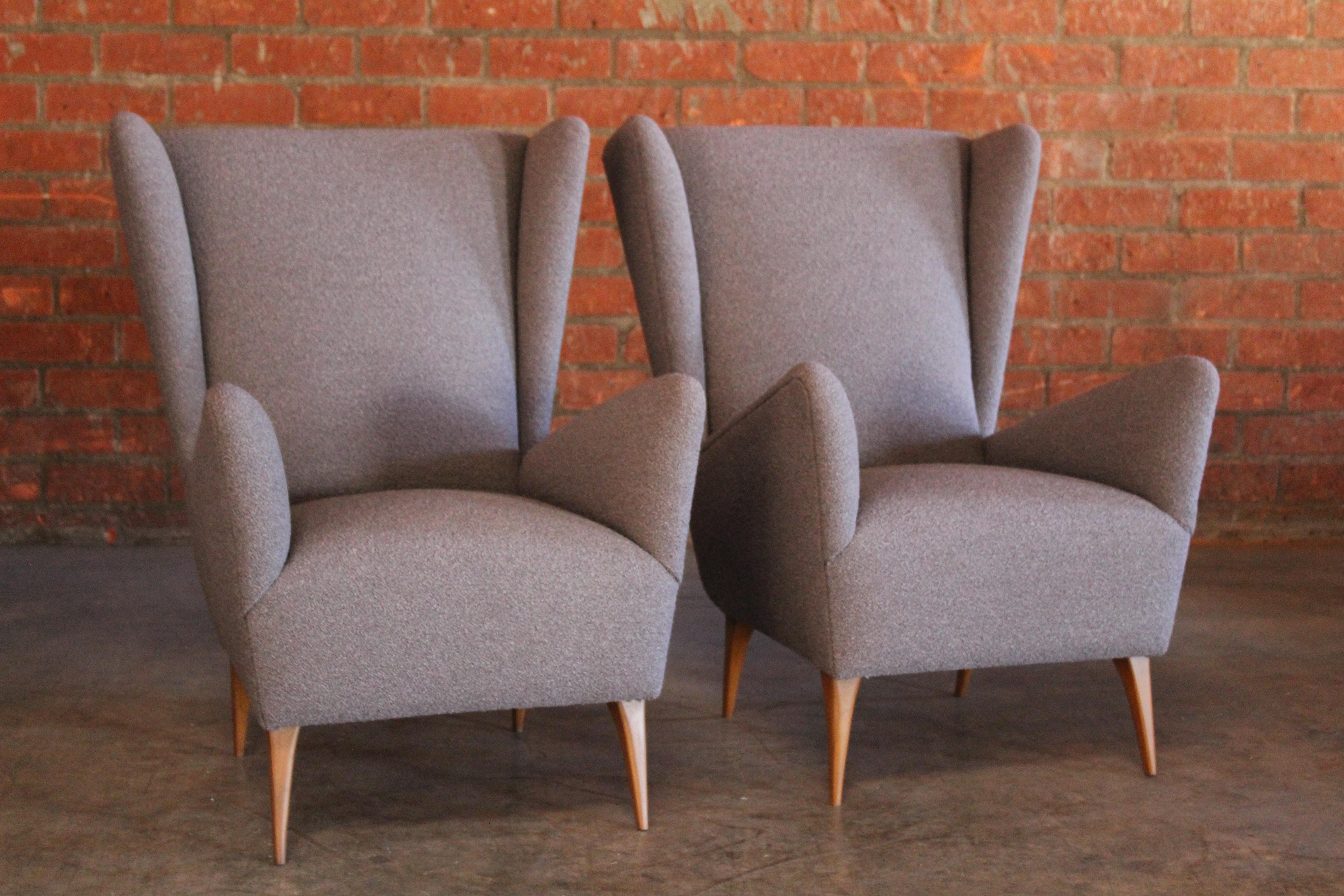 Pair of Vintage 1950s Italian Lounge Chairs in Grey Bouclé For Sale 2