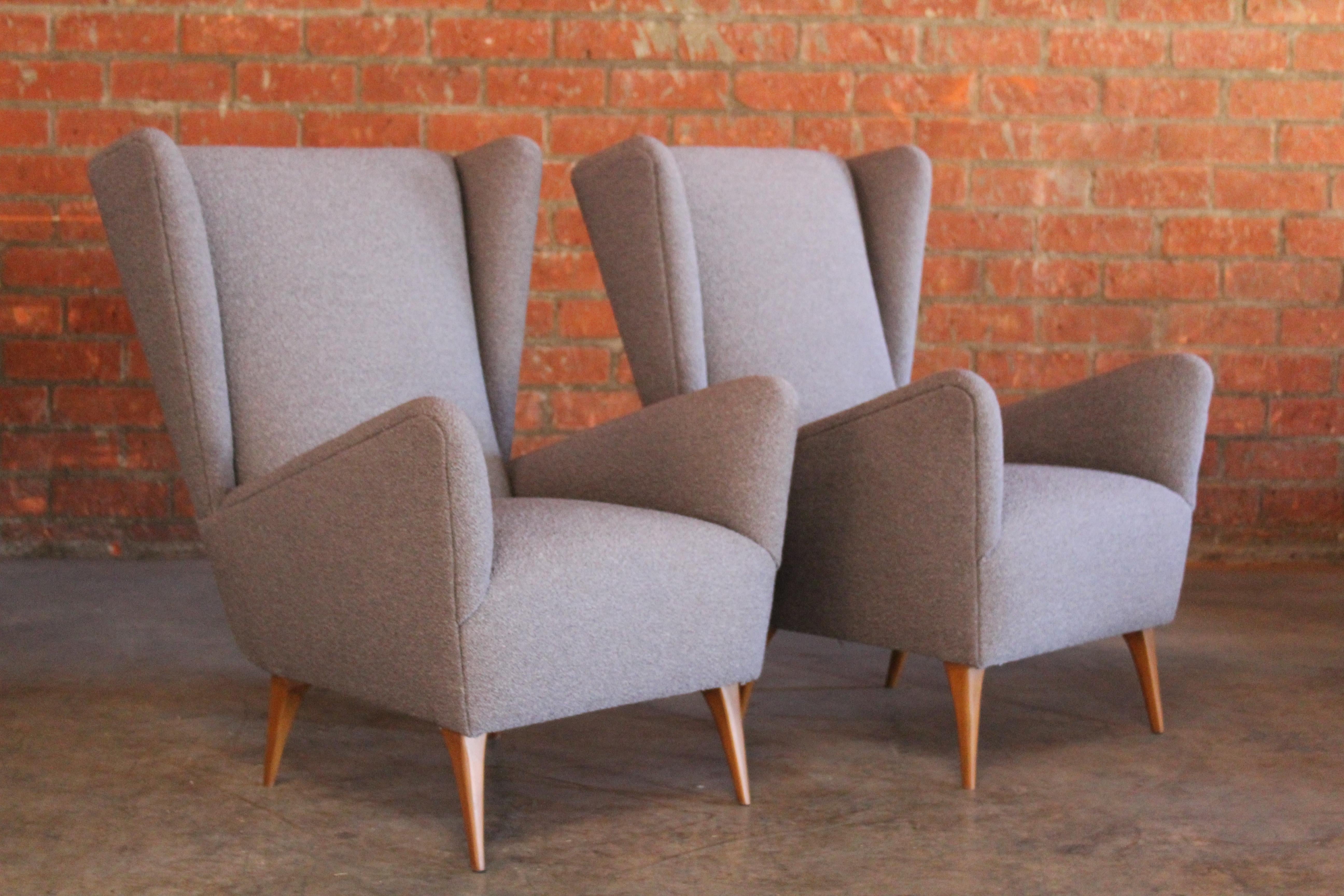 Pair of Vintage 1950s Italian Lounge Chairs in Grey Bouclé For Sale 3