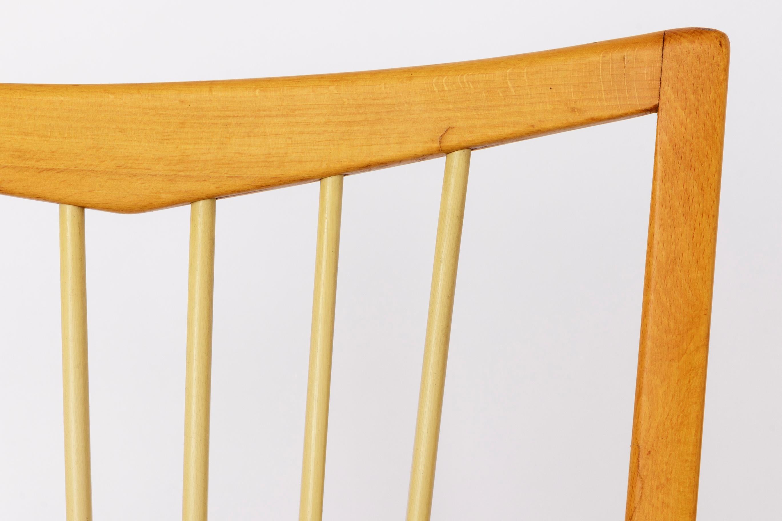 Pareja de sillas modernas de mediados de siglo de los años 50 - Madera maciza de haya y verde fresco en venta 2