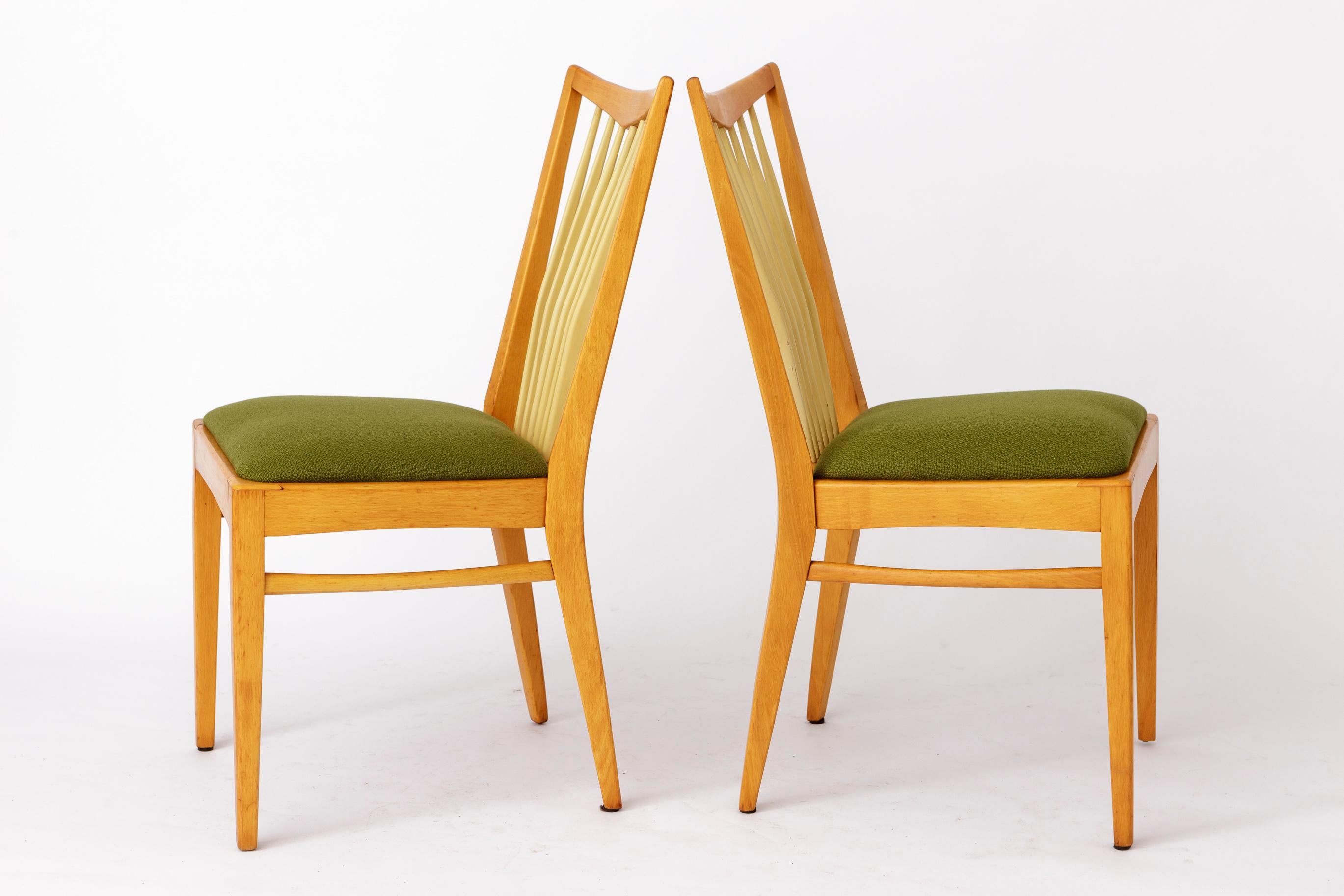 Pareja de sillas vintage de los años 50 - Elegancia moderna de mediados de siglo 🪑✨

¡Aporta un toque de diseño atemporal de mediados de siglo a tu hogar con este par de sillas vintage de los años 50 procedentes de Alemania! Fabricadas en madera de
