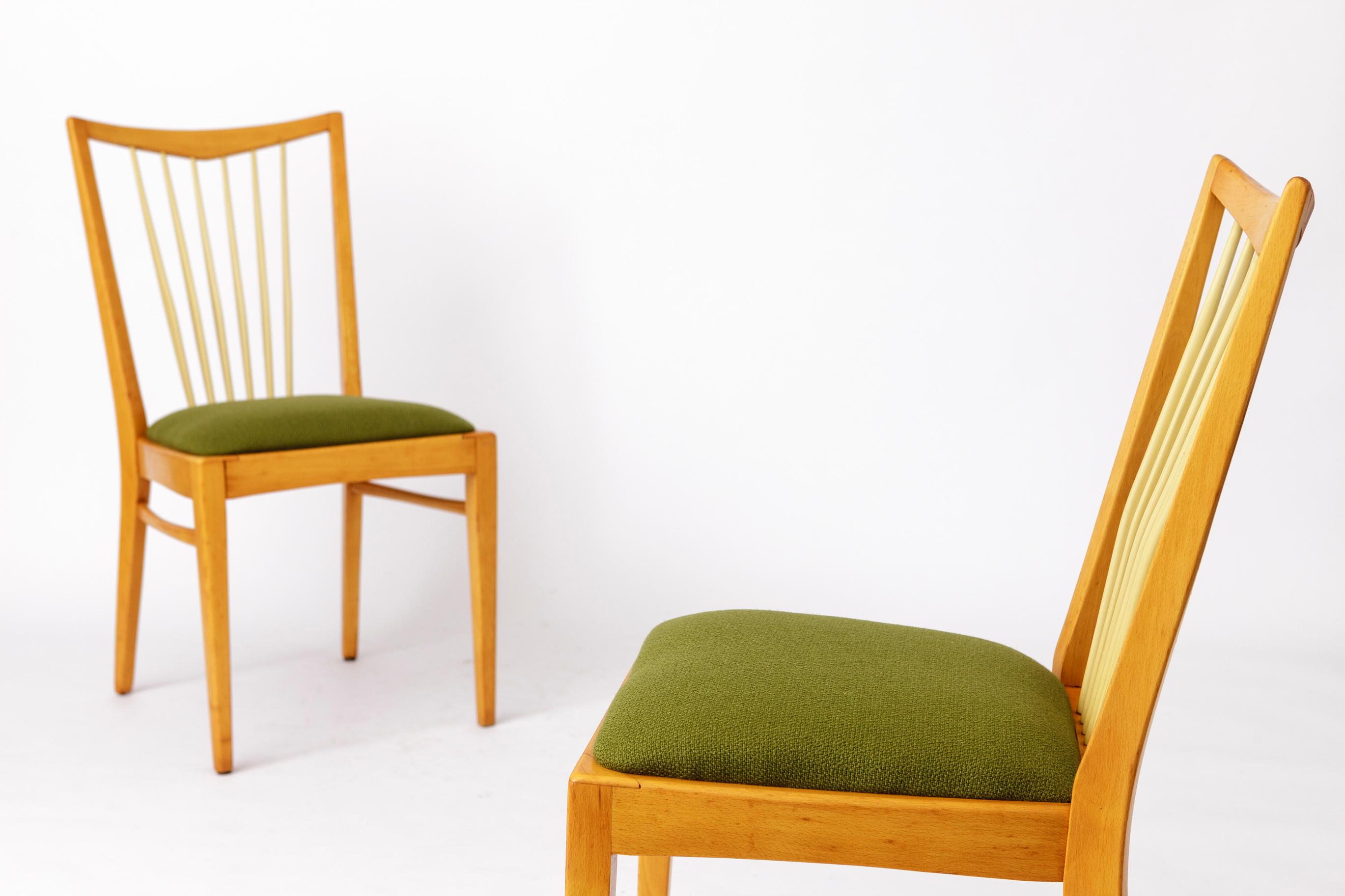 Pareja de sillas modernas de mediados de siglo de los años 50 - Madera maciza de haya y verde fresco Moderno de mediados de siglo en venta