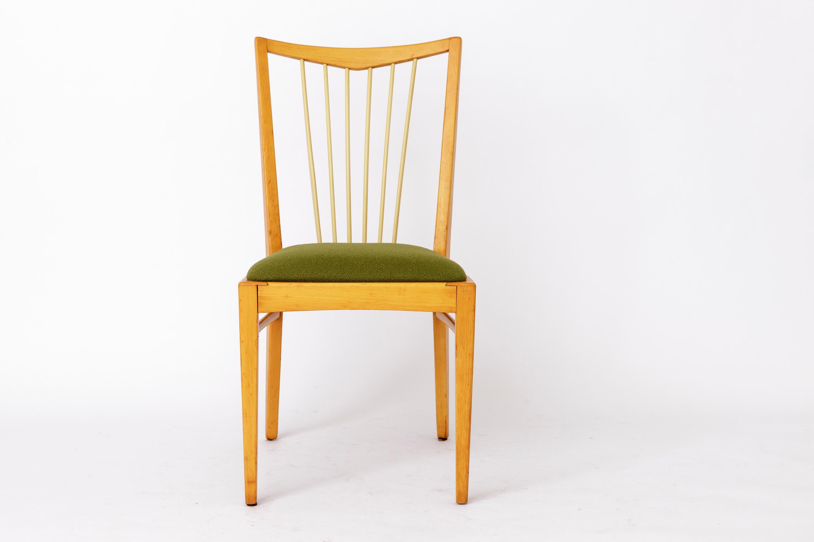 Pareja de sillas modernas de mediados de siglo de los años 50 - Madera maciza de haya y verde fresco mediados del siglo XX en venta