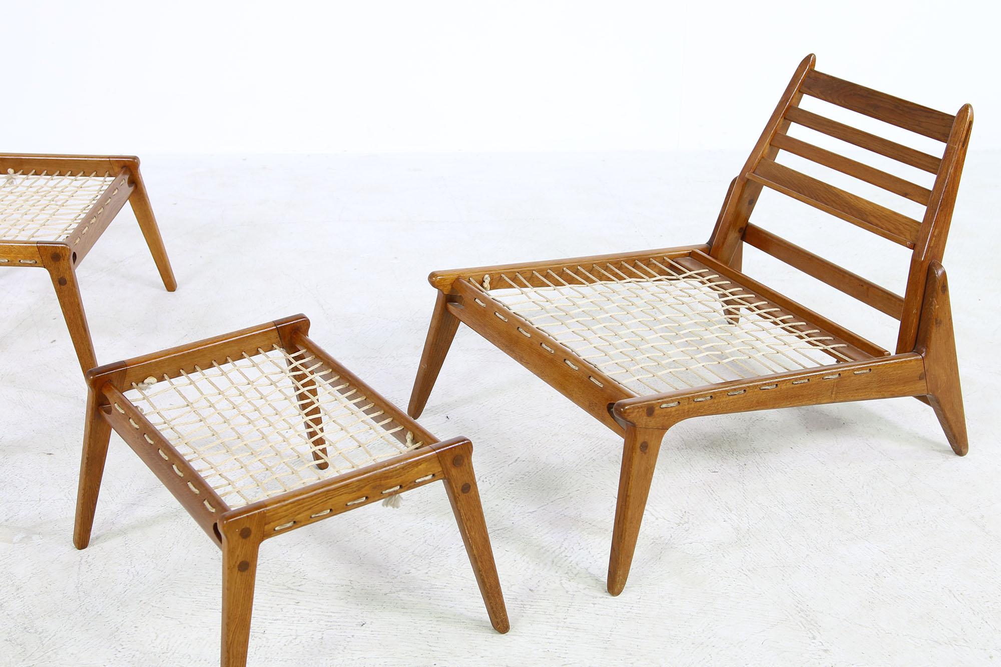 Pair of Vintage 1950s Oak Easy Chairs and Ottomans East Germany Hunting Chairs In Good Condition For Sale In Hamminkeln, DE