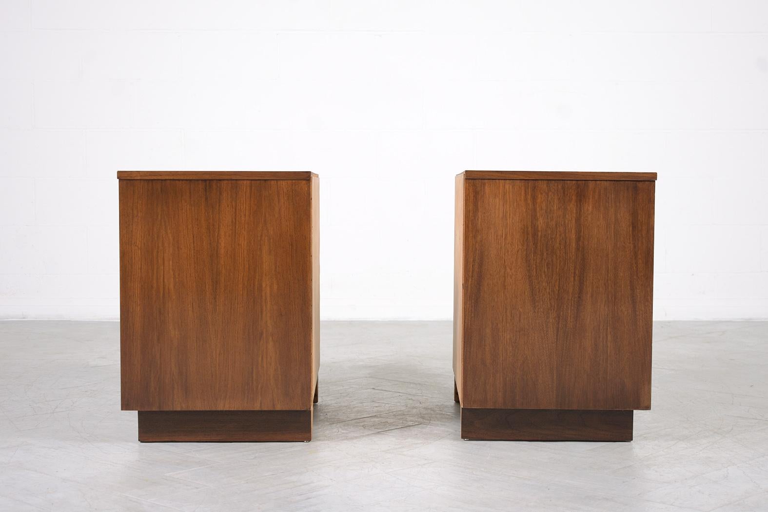 Pair of Vintage 1960s Mid-Century Nightstands 3