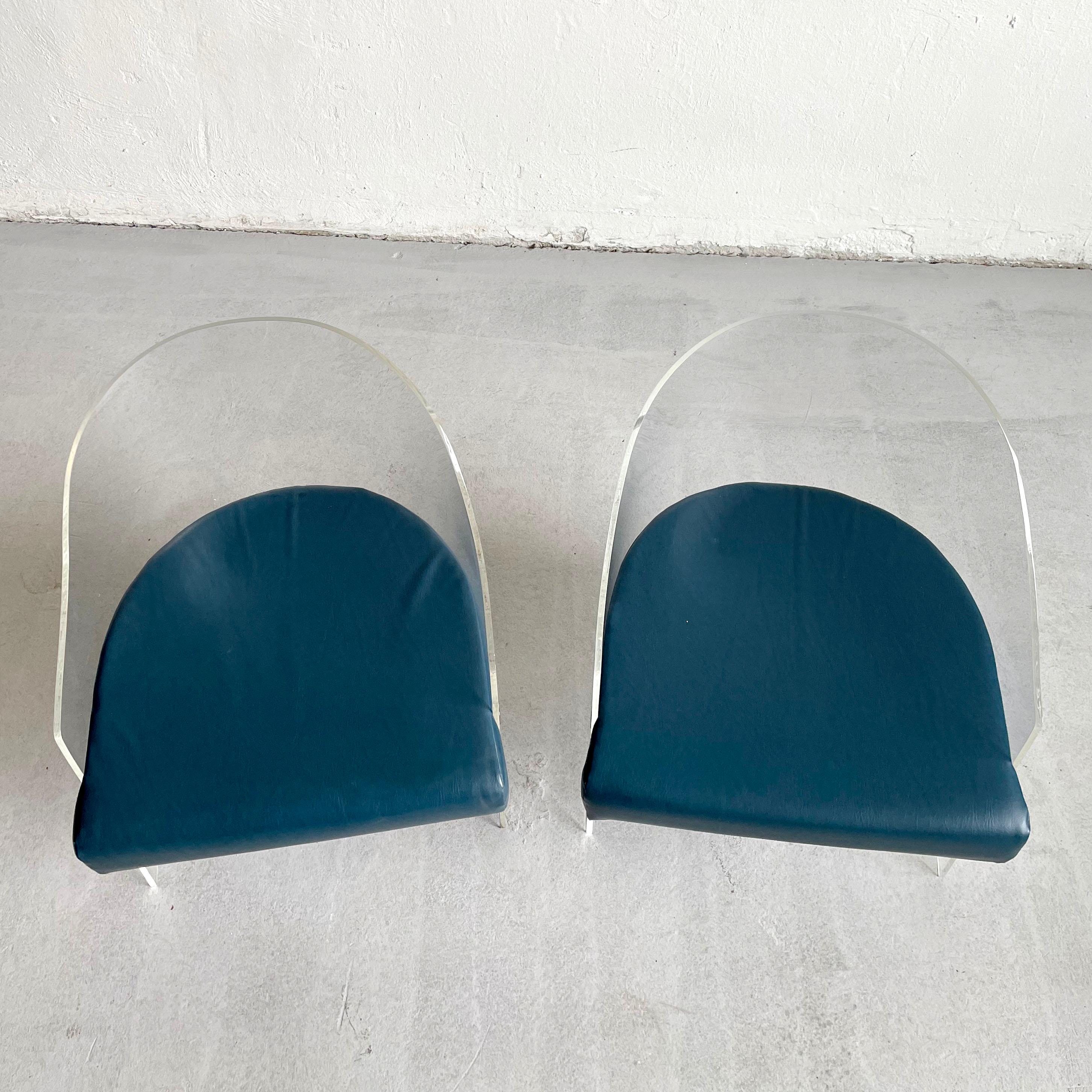 Pair of Vintage 1970s Acrylic Glass and Blue Leatherette Barrel Armchairs 10
