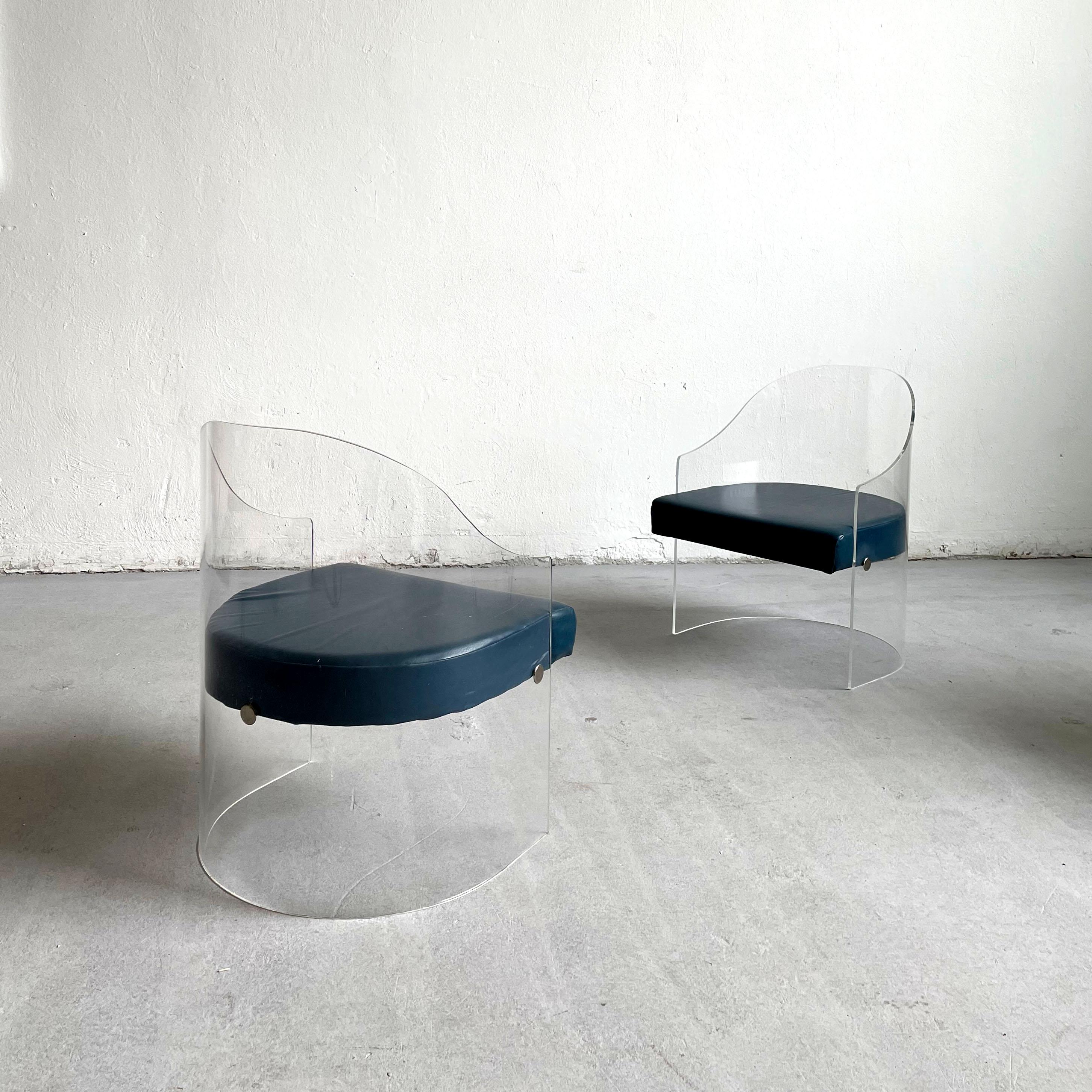 Pair of Vintage 1970s Acrylic Glass and Blue Leatherette Barrel Armchairs In Good Condition In Zagreb, HR