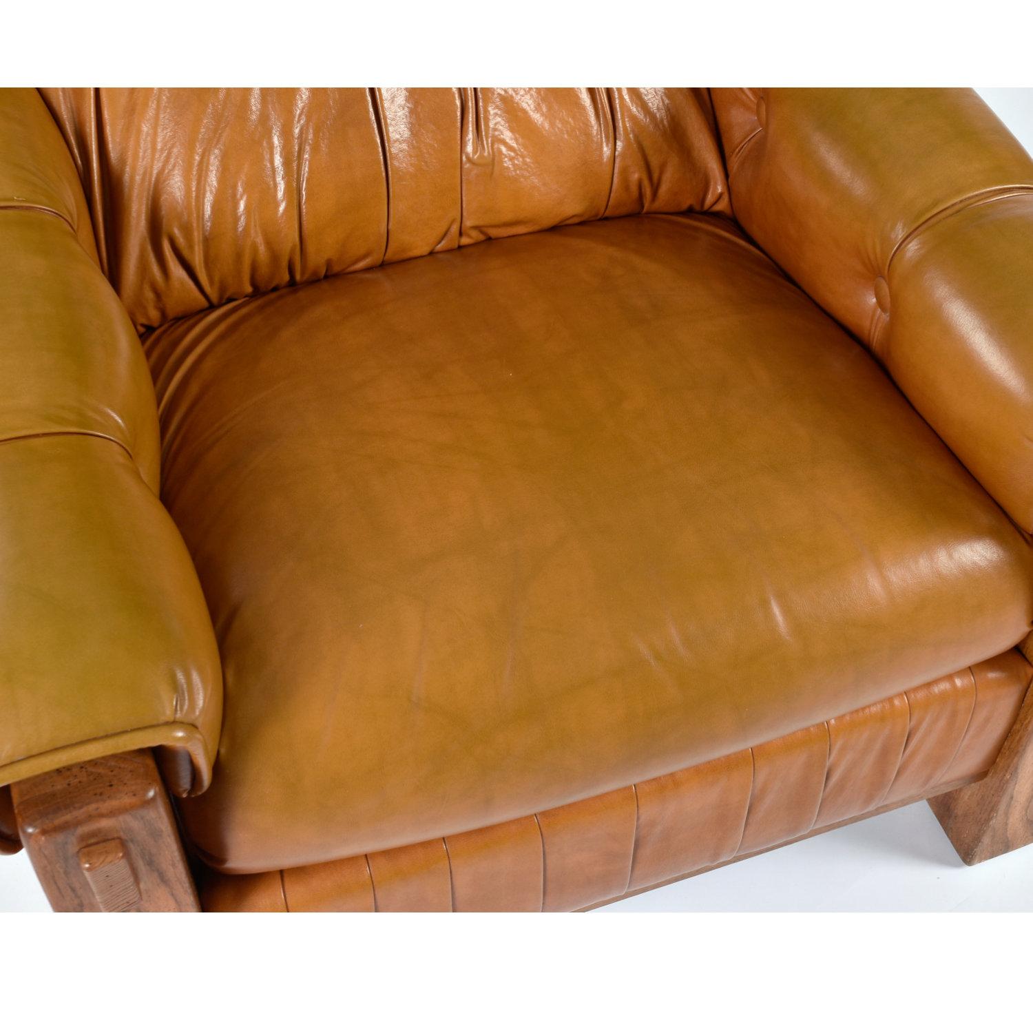 Pair of Vintage 1970s Ample Butterscotch Brown and Oak Tufted Club Chairs For Sale 3