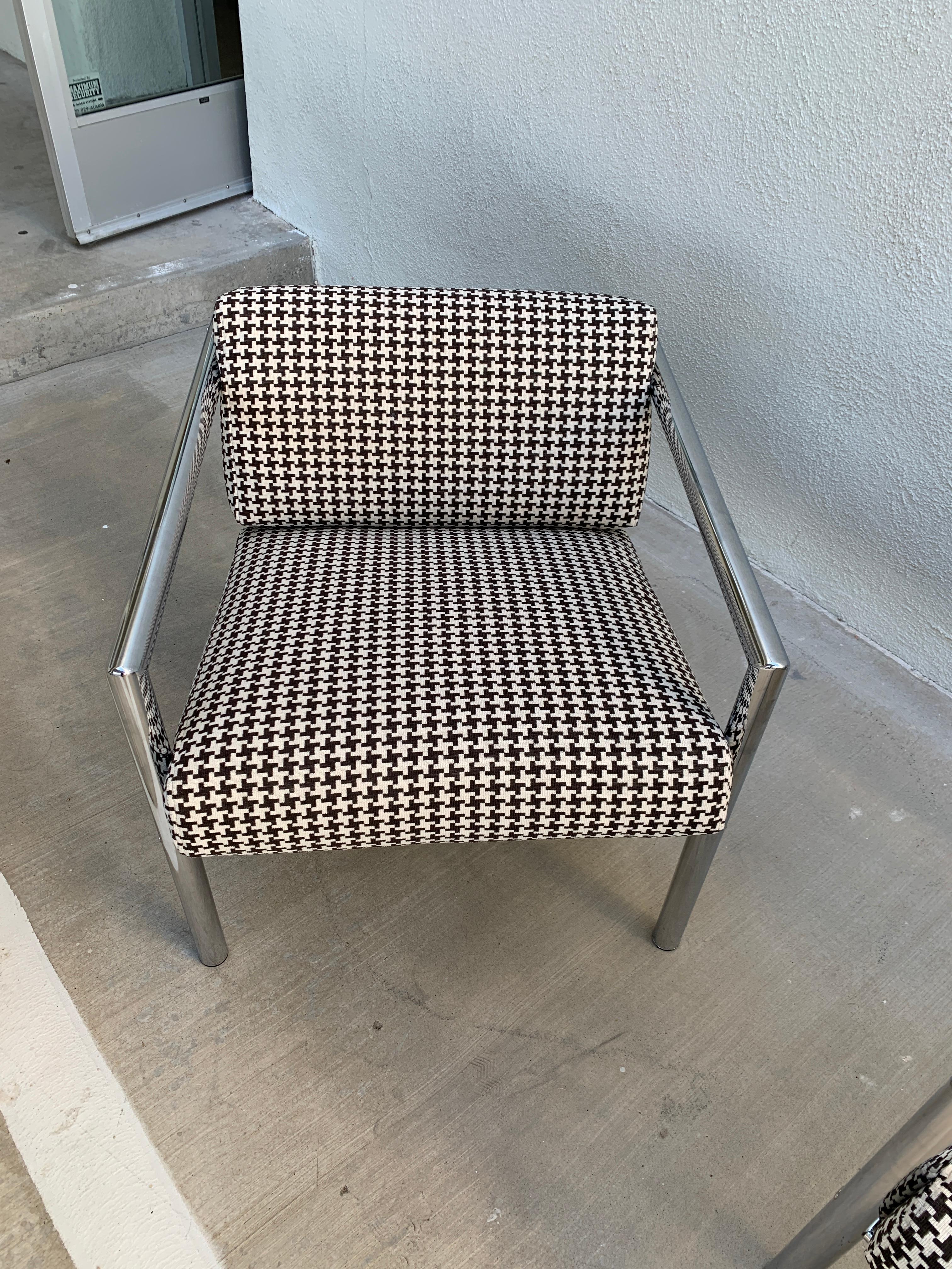 Pair of Vintage 1970s Chrome Chairs in Houndstooth In Good Condition In Palm Springs, CA
